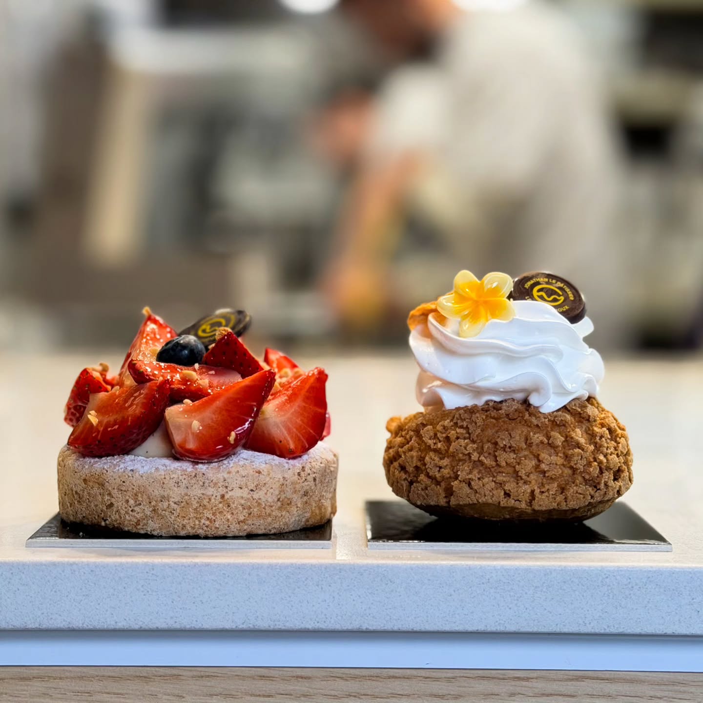 ON EST DE RETOUR
Après une semaine de fermeture, Jonathan Le Pâtissier rouvre ses portes dès demain !
Les choux bien garnis, les gâteaux ultra gourmands et toutes vos douceurs préférées vous attendent…
On vous retrouve dès demain au 14 avenue Maréchal Foch à Nice
Qui passe nous voir pour la reprise ?
#PatisserieNice #ChouxAddict #Retour #FoodNice #Gourmandise
Photo @k_rolight_food
