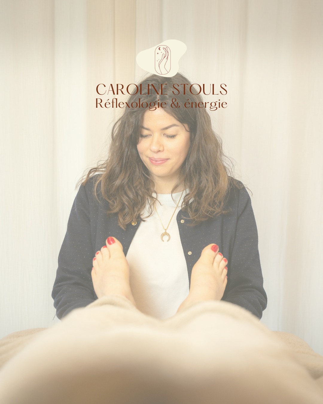 On associe souvent la réflexologie plantaire à un simple moment de relaxation, et c’est vrai que la détente fait partie intégrante du soin. Mais la réflexologie va souvent bien plus loin que ça !
En stimulant certaines zones réflexes du pied, on agit indirectement sur différents systèmes du corps : le système nerveux, la circulation, certaines fonctions digestives ou encore l’équilibre global de l’organisme.
C’est pour cela que la réflexologie peut accompagner différentes situations du quotidien :
stress, fatigue, troubles du sommeil, tensions physiques ou émotionnelles.
Chaque séance reste bien sûr personnalisée, en fonction de la personne et de ce que le corps exprime à ce moment-là.
Tout bénef' 🤩
_________________________________
✨ Réflexologie & énergies
🦶 Soins de réflexologie plantaire
👐 Soin énergétique
🌈 Réveillez votre énergie intérieure, retrouvez un l'équilibre émotionnel & découvrez le pouvoir d'auto-guérison
🌿 Créatrice de soins doux & thérapeutiques, 100% personnalisés pour soulager les tensions, libérer l'esprit et promouvoir un bien-être global
📆 Réservez votre parenthèse de bien-être
https://www.carolinestouls-reflexologue-nantes.fr/decouverte-reflexologie
#reflexologie #reflexologieplantaire #bienetre