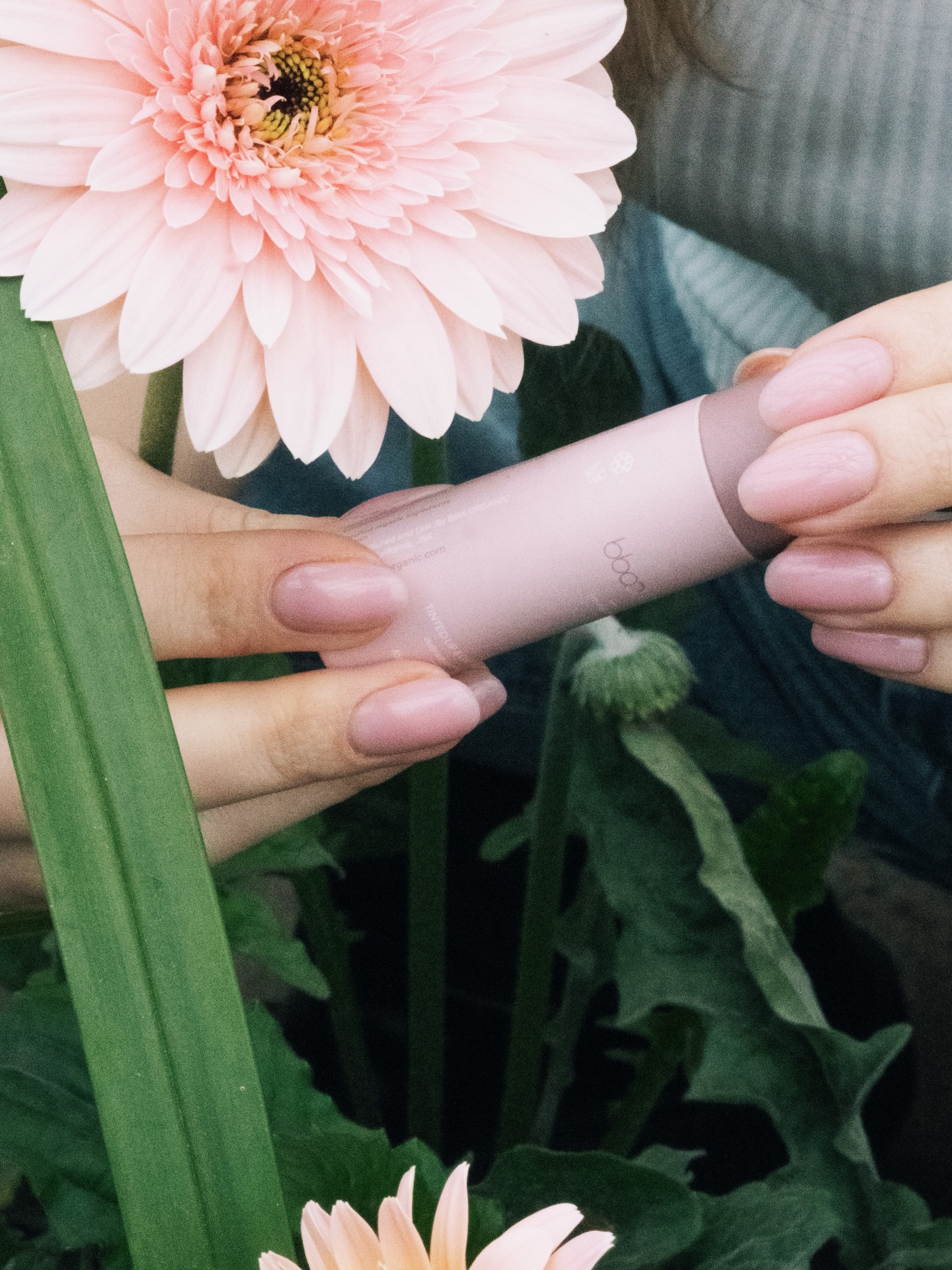 •tinted lip & cheek salve•
sun protection is not a season, it should be a habit and when it comes to spf, lips are often the most forgotten part of it ☀️
a tinted lip and cheek salve changes that
rhythm a soft wash of color, something you already reach for, with zinc oxide; a mineral shield that reflects UV rays instead of absorbing them
UV exposure happens daily, no matter how much sun is showing and lips, with their thin and delicate skin, are more prone to dryness, pigmentation, and damage
this is where simplicity matters a balm you carry, reapply, and enjoy wearing light makeup, but also quiet protection layered throughout the day 💄
because protection works best when it becomes second nature!
#lipprotection #lipsunscreen #lipbalm