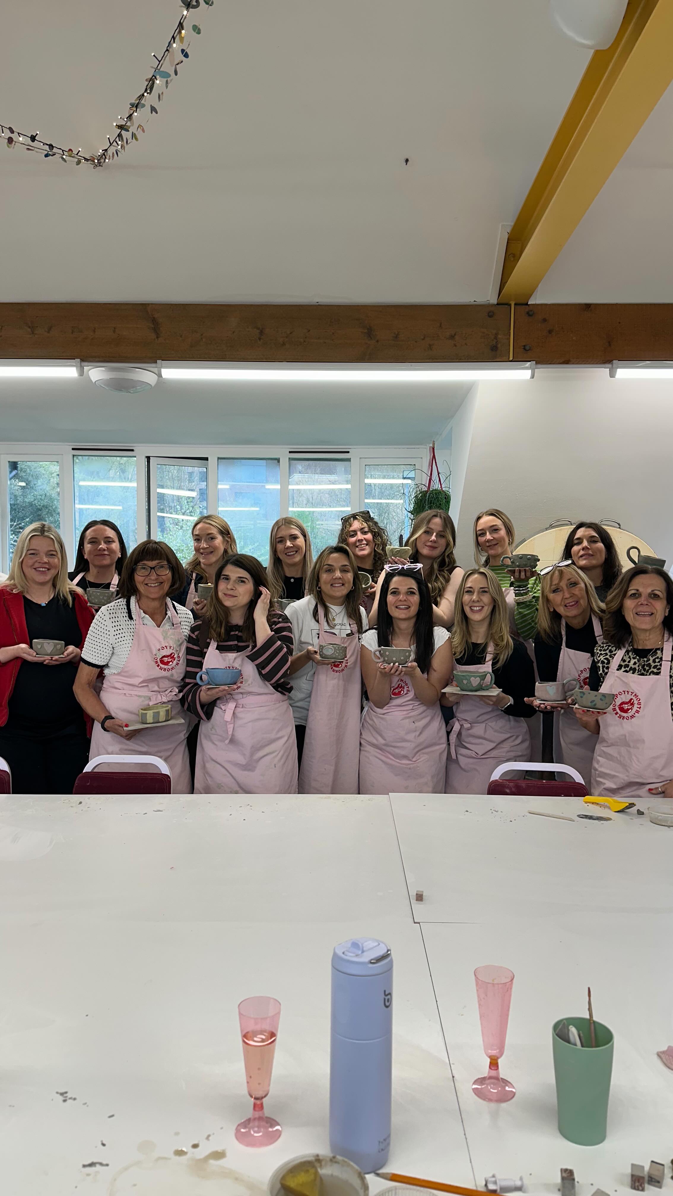 ✨hen do season is a go go✨
✨lots of lovely 🐔’s in the studio and in our lovely host venues in the south west recently!✨
✨so nice to see everyone getting together to celebrate and get creative, making memories and pots ✨