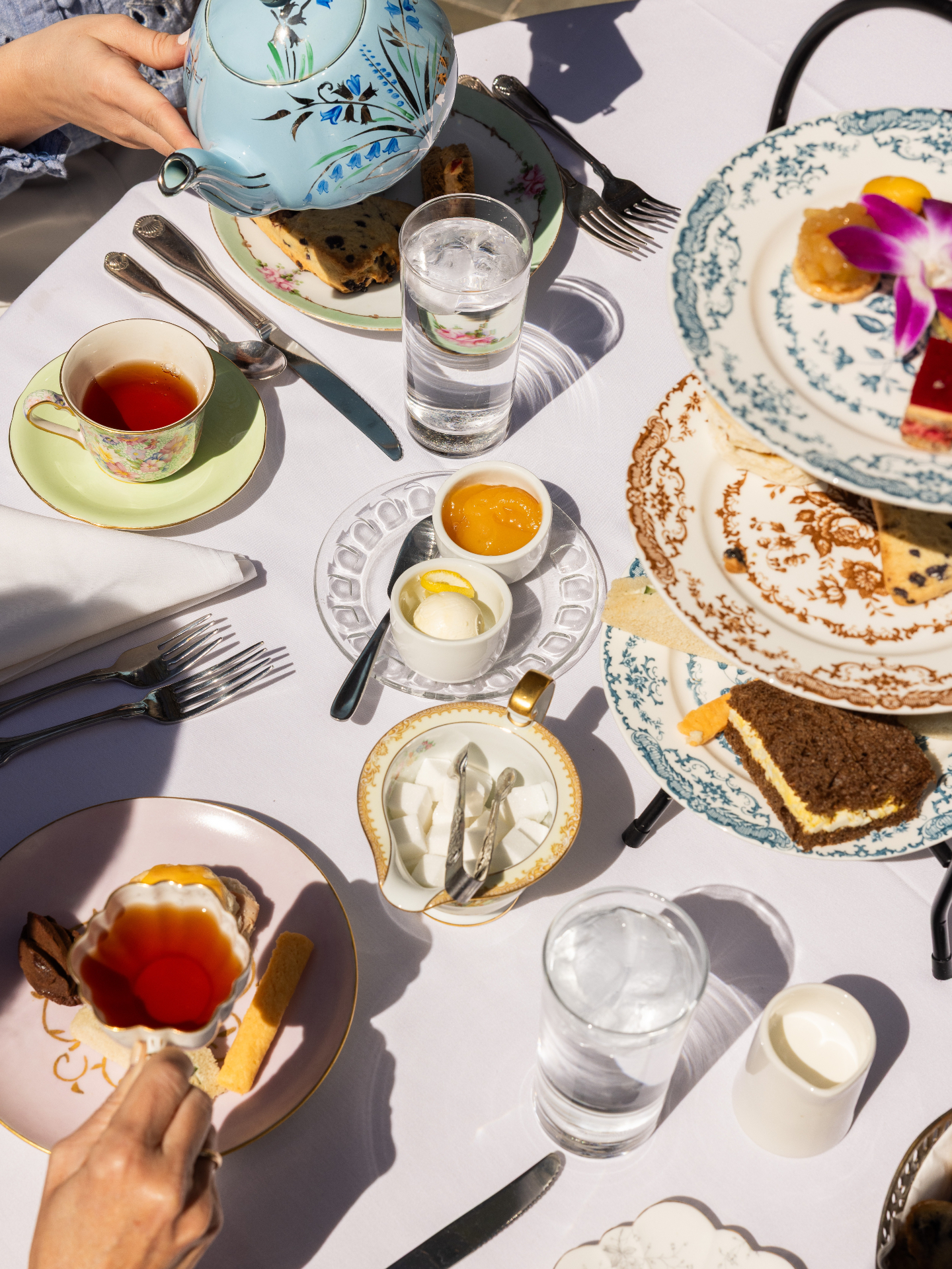 Celebrate mom over an afternoon of elegance at Swan Coach House. Enjoy premium teas, fresh-baked scones, savory bites, and sweet treats in a setting designed for meaningful moments. Join us Sunday, May 10th, with seatings at 11:00 AM–1:00 PM and 3:00 PM–5:00 PM.
Tickets are limited. Secure yours through the link in our bio!