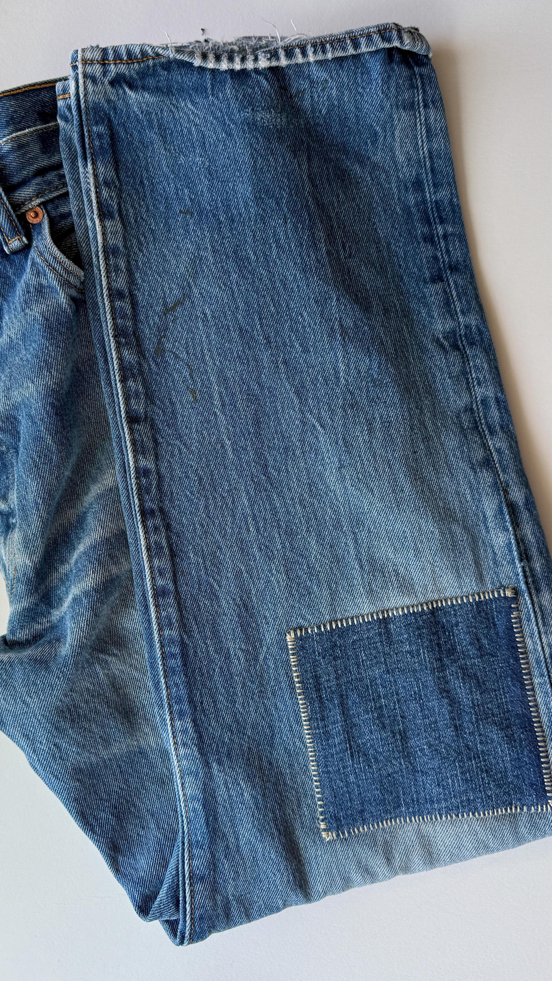 I’m so excited to be doing a mending post for BERNINA’s WeAllSew blog! And for all you quilters out there this one’s for you. Because the techniques I show are techniques that you probably know if you quilt (like free-motion stitching and decorative appliqué).
Comment “BLOG” and I’ll message you a link to check it out.
I have been thinking about this post for a long time because I hear from a lot of quilters who aren’t as comfortable working on garments, which is totally understandable. And then mending is its whole own skill set. But it’s also something that’s low risk high reward. If your jeans have a rip and you weren’t gonna wear them, why not try mending them? What’s the worst that can happen?
If f you use either of these techniques, I’d love to hear from you and know how they turned out!
#berninaambassador