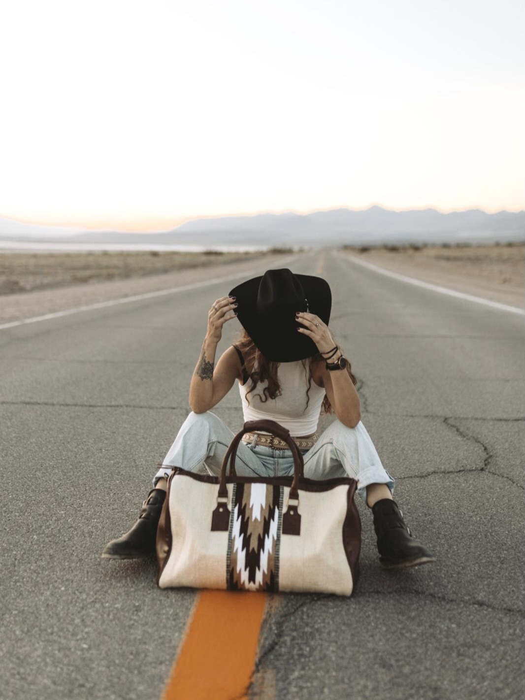 Ils sont de retour 🌵
Les sacs de voyage Santiago & Pachuca reviennent en stock ! On sait déjà que vous les attendiez.
Pensés pour suivre vos voyage sur la route, vos week-ends improvisés, vos départs un peu sur un coup de tête. Avec les longs week-ends de mai qui arrivent, c’est clairement le moment de commencer à prévoir la suite, non ?
Alors dites-nous : on part où ? C’est quoi votre prochaine destination ? 🔥
WildSpirit SacsVoyage StayWild AdventureReady