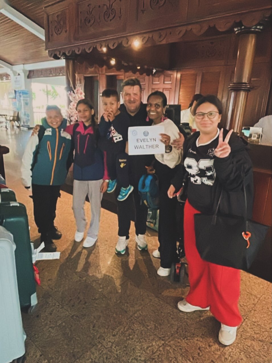 Grupo de 6 pasajeros disfrutando un traslado cómodo, seguro y sin estrés desde su llegada 🚐✨
Nos encargamos de todo para que la experiencia comience desde el primer minuto 🌴
Viajar en grupo no tiene que ser complicado… con nosotros todo fluye: puntualidad, atención personalizada y vehículos en excelente estado 🙌
✈️ Recogemos en todos los aeropuertos de República Dominicana 🇩🇴
📍 Traslados a hoteles, villas, excursiones y cualquier destino del país
Muévete fácil, viaja cómodo y llega seguro con CM Transfer Tours 🚐
📲 Reserva ahora: @cmtransfertours
#CMTransferTours #PuertoPlata #AirportTransfer #DominicanRepublic #privatetransfer