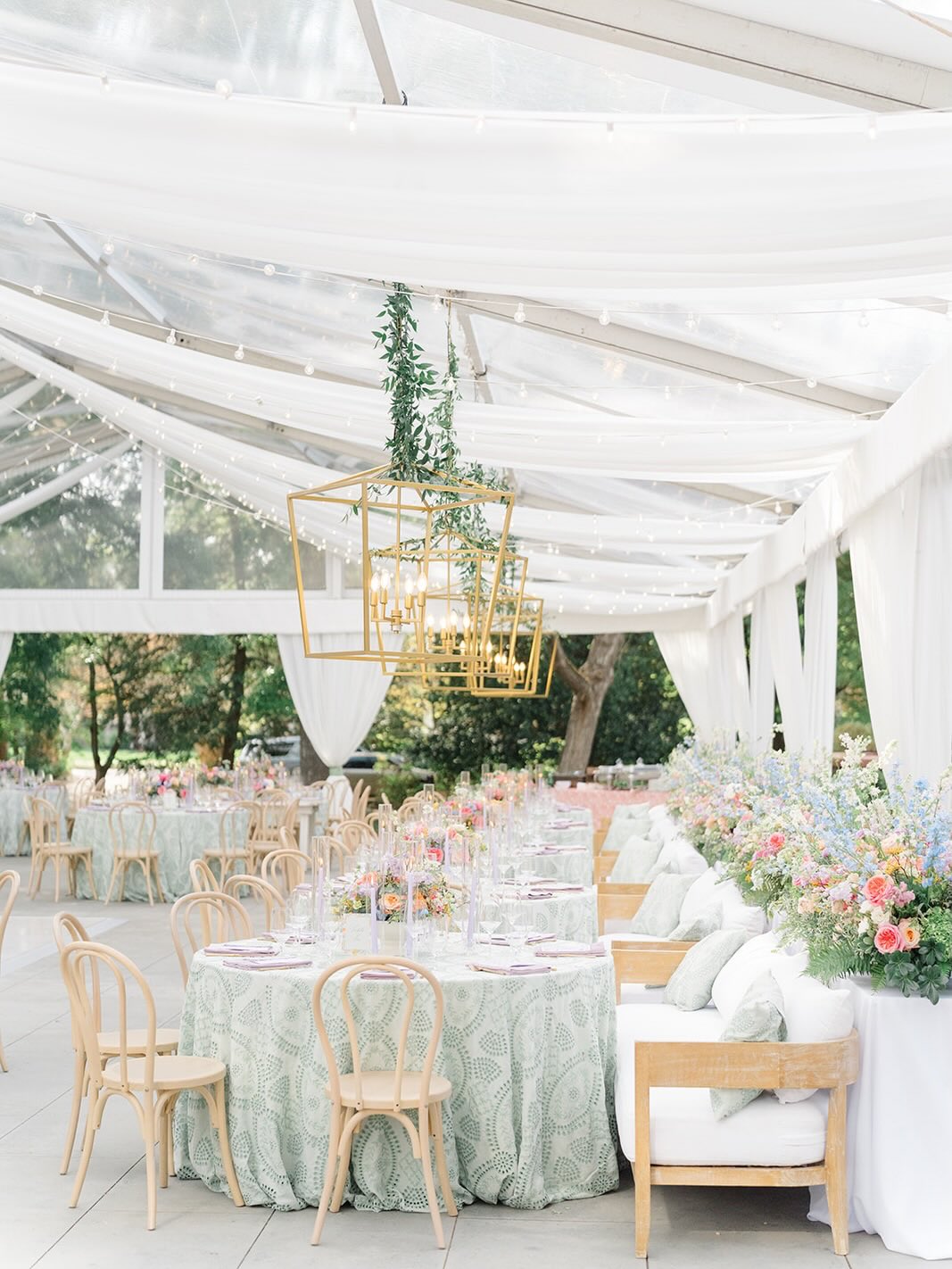 If spring had a dress code, it would be this. Airy white drapery, a clear-top tent, and all the good vibes the season has to offer. Party Tables has you covered for spring wedding receptions — lightly. 🌸
Photography: @wyethaugustine
Planning & design: @sohoeventdesign
Florals: @lilygreenthumbs
Draping: @partytables_linensanddrapery
Rentals: @curatedeventscharlotte
Linens: @nuagedesignsinc + @bbjlatavola
Stationery: @virilovelydesigns
Cake: @mariannetayloecake
Beauty: @calistottartistry
Band: @infinitesoulmusic
Venue: @vanlandingham_estate
Couple: @karleenicole94 + @andymccormick1
#EventDrapery #WeddingDrapery #CustomDrapery #SpringWedding #LinkInBio