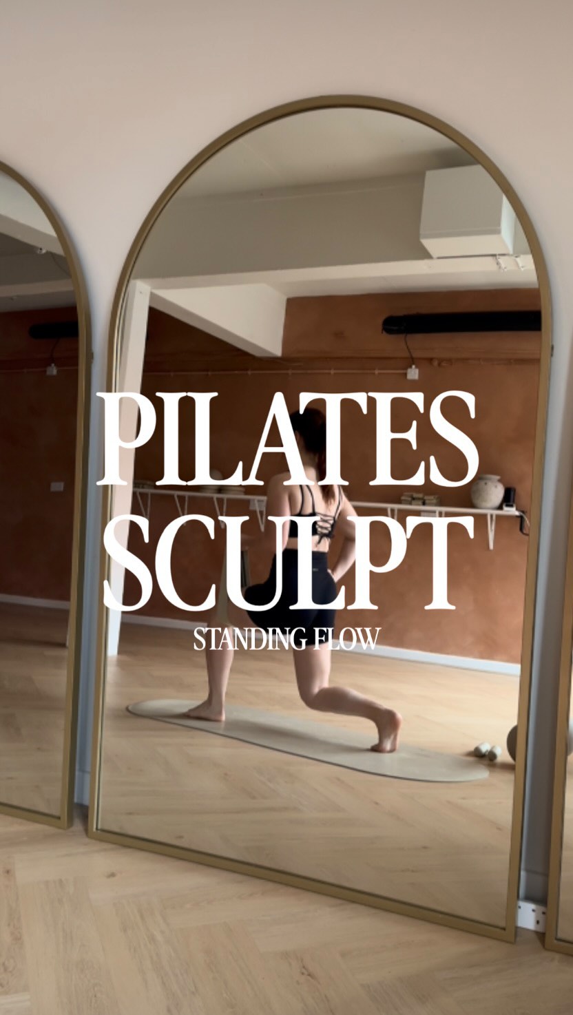 Add the band to add that little bit of upper body 🌶️ to your standing flow ❤️🔥
Equipment: @onyx.wellbeing
Set: Top @boandtee shorts @lskd
#pilates #matpilates #pilatesflow #pilatesworkout #pilatesinspo