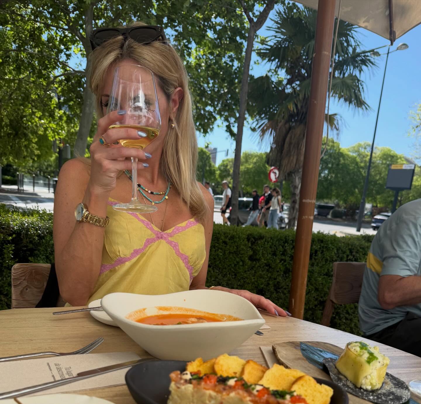 Just can’t hide it Valencia, the food, wine and atmosphere were amazing and we almost outstayed our welcome! Thank you to the most gorgeous woman in the World @clairefrills for being there! We will be back…😄🍊🧡
#valencia #weekendaway #spain #sunshine #happydays