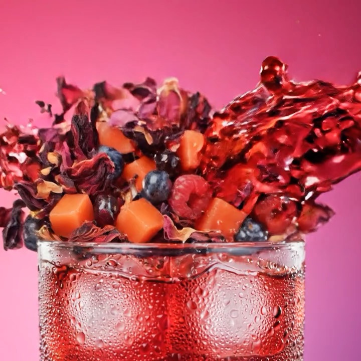 ✨ Kir Royal Hibiscus Tea ✨
Our BESR SELLER, and once you taste it, you’ll understand why.
An explosion of luscious red fruits meets delicate floral notes…Raspberry, Blueberry, Hibiscus and Rose petals.
- Naturally caffeine-free
- Delicious hot or iced
- Elevated enough to mix with champagne
Warning: highly addictive (in the best way).
💌 Shop now — your new obsession is waiting.