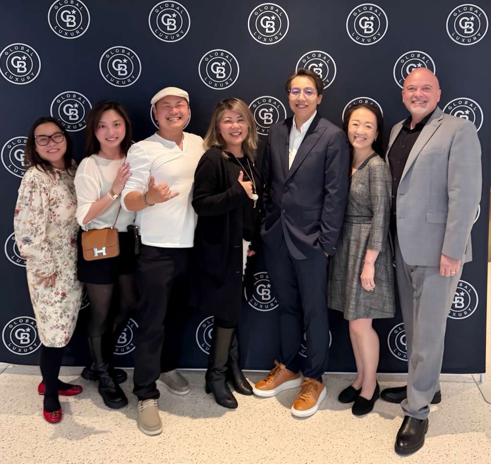 Big congratulations to our CREAA family 👏✨
Chairman Steed Ahn, and Past Presidents Victoria Lam, Alice Lam, and Janice Lee, along with Luis Moran, for being recognized among the Top 3% of Coldwell Banker agents worldwide 🌎🏆
We also celebrate all Top Producers in NCA — a true reflection of the professionalism, dedication, and excellence across the network 💼✨
Our CREAA Board of Directors, including Kelly Huang, were honored to attend and celebrate alongside industry leaders and peers.
A meaningful evening recognizing excellence and strengthening connections within our real estate community 🤝
#CREAA #TopProducers #ColdwellBanker #RealEstateExcellence #BayAreaRealEstate NCARealEstate Leadership RealEstateCommunity
⸻
恭喜我們的 CREAA 大家庭 👏✨
會長 Steed Ahn,以及歷任會長 Victoria Lam、Alice Lam、Janice Lee,還有 Luis Moran,榮獲全球 Coldwell Banker 前 3% 經紀人 的殊榮 🌎🏆
同時也祝賀所有 NCA Top Producers —— 展現出整個網絡中高度的專業水準與卓越表現 💼✨
CREAA 董事會成員(包括 Kelly Huang)亦受邀出席,與業界領袖及同儕一同見證與慶祝這一重要時刻。
這是一個充滿意義的夜晚,不僅表彰卓越,更進一步凝聚我們房地產社群的連結 🤝
CREAA 頂尖經紀人 ColdwellBanker 房地產 灣區地產 專業卓越 人脈連結