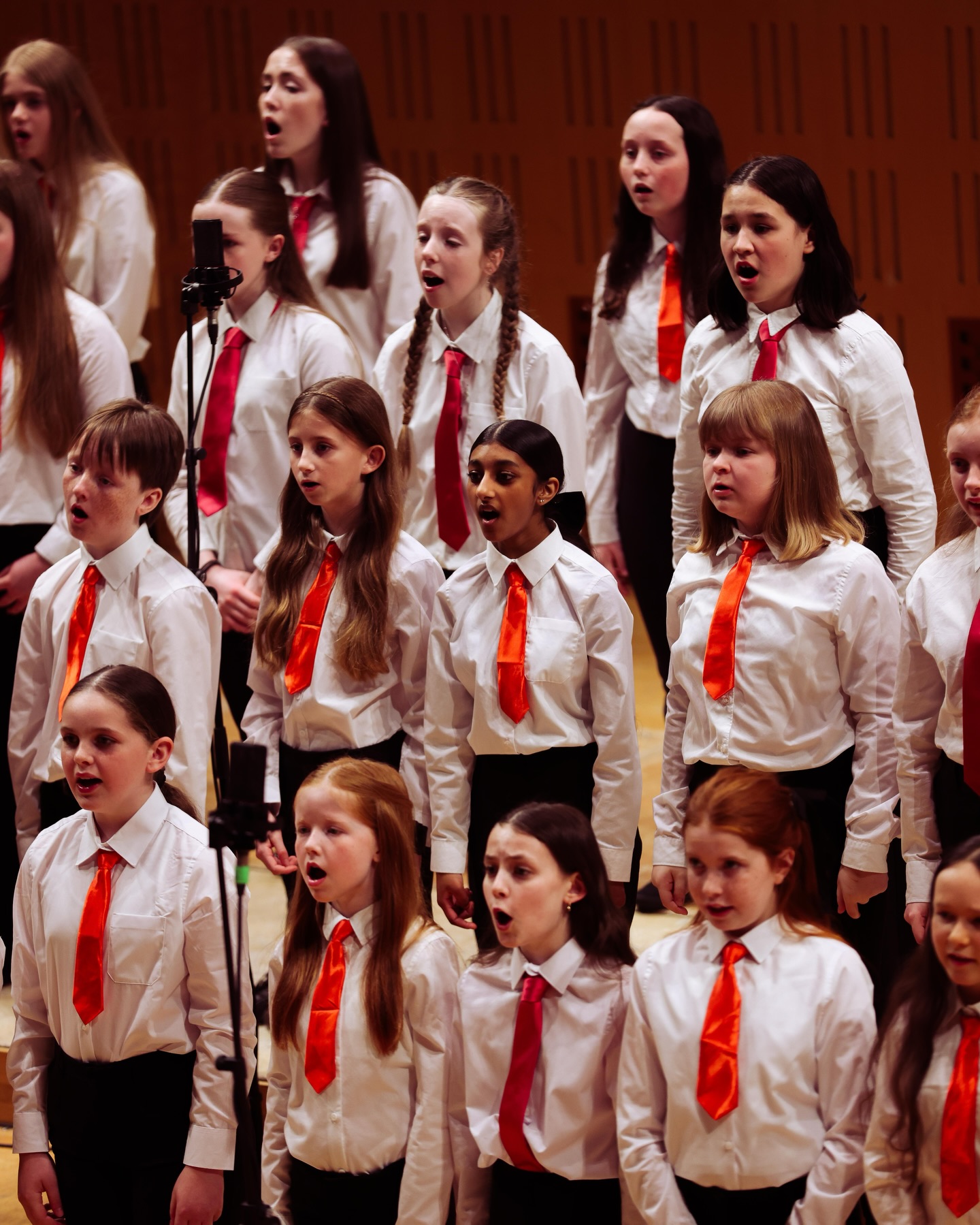 Some snapshots from the final day of #NMD2026 ✨
Cór na nÓg youth choir performed: ‘LOVE THE EARTH’ - a title and theme aiming to awaken, and reawaken, an awareness among them and their audience of the sacredness of the living Earth in today’s world. 🌍
RTÉ Concert Orchestra performed Kevin O’Connell’s ‘Paradiso’, preceded by Jane O’Leary’s ‘Fanfare: From 2RN to RTÉ - Celebrating 100 Years’, composed in celebration of RTÉ 100, marking a century since the states first public radio transmission. 📻
📸 : @mollykeanephoto
