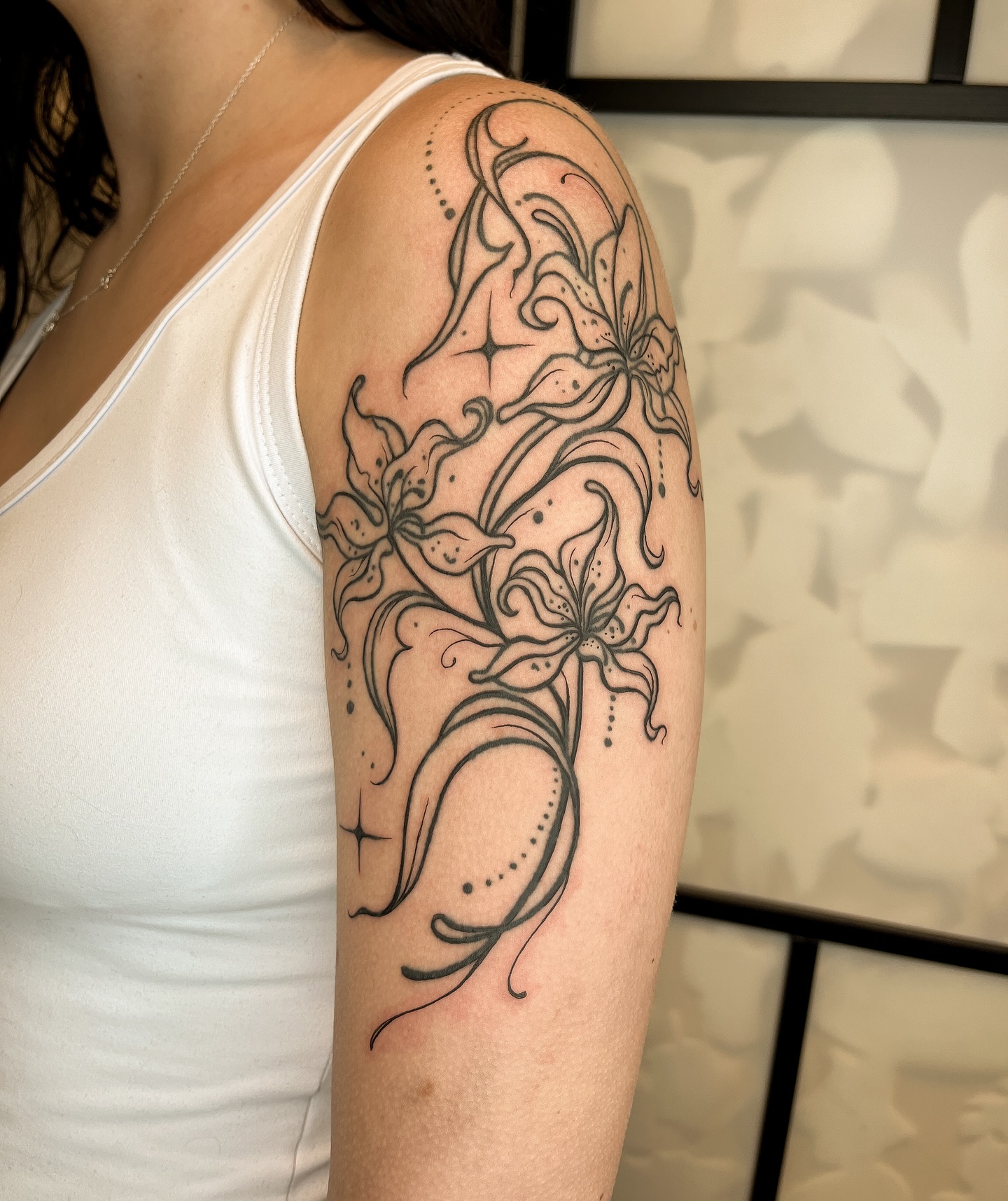 yassified version of a tattoo client wasn’t too happy about - original tattoo/design were not done by me but always happy to help rework old pieces when I can :-)
booking may - june 🌷
.
.
#floraltattoo #flowertattoo #lineworktattoo #coveruptattoos