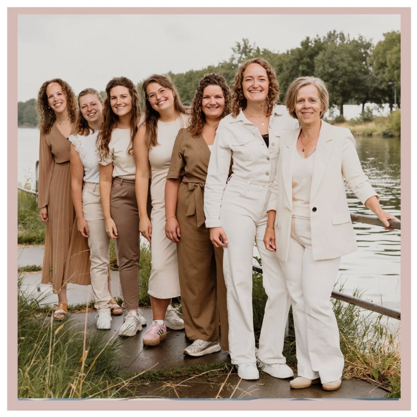 🥳 WE HEBBEN IETS TE VIEREN! 🥳
HOERA! 🩷 Op 1 mei 2026 vieren wij met trots ons 5-jarig jubileum! En dat doen we natuurlijk het liefst samen met jullie! 🥰
In de afgelopen jaren hebben we met plezier gewerkt aan persoonlijke zorg en liefdevolle begeleiding. We hebben een hoop groei en ontwikkeling doorgemaakt in die 5 jaar. Maar... we zijn nog lang niet klaar! Daarom zijn we benieuwd naar jullie mening. 👇
✨ WINACTIE! ✨
Help ons om onze praktijk nóg meer LEV te maken en maak kans op een van deze drie mooie prijzen:
❤️ Een pretecho pakket ‘groot wonder’ bij verloskundigen LEV
❤️ Een zwangerschapsmassage bij Studio Mama's
❤️ Een zwangerschapsshoot bij Puur Emma fotografie
Wat moet je doen? 🤩
Laat via onderstaande link weten:
🌱 Wat vind jij belangrijk in een verloskundigenpraktijk?
🌱 Wat mogen wij volgens jou nooit veranderen?
🌱 Heb je ideeën of wensen voor de toekomst?
Antwoorden kan via: https://forms.gle/VBdECa5JaeDojAUbA ⬅️
LET OP: je kunt helaas niet op deze link klikken, je kunt hem kopiëren en zelf plakken in je zoekbalk.
👉🏻 Onder alle inzendigen verloten wij op 1 mei bovenstaande prijzen! 🤞🏻
👉🏻 Meedoen kan t/m 30 april.
Dank jullie wel voor jullie vertrouwen in ons de afgelopen 5 jaar. Op naar nog heel veel meer mooie jaren LEV én nog heel veel meer lieve LEV baby's! 🤎
#jubileum #winactie #5jaar #bedankt #liefdevolenvertrouwd