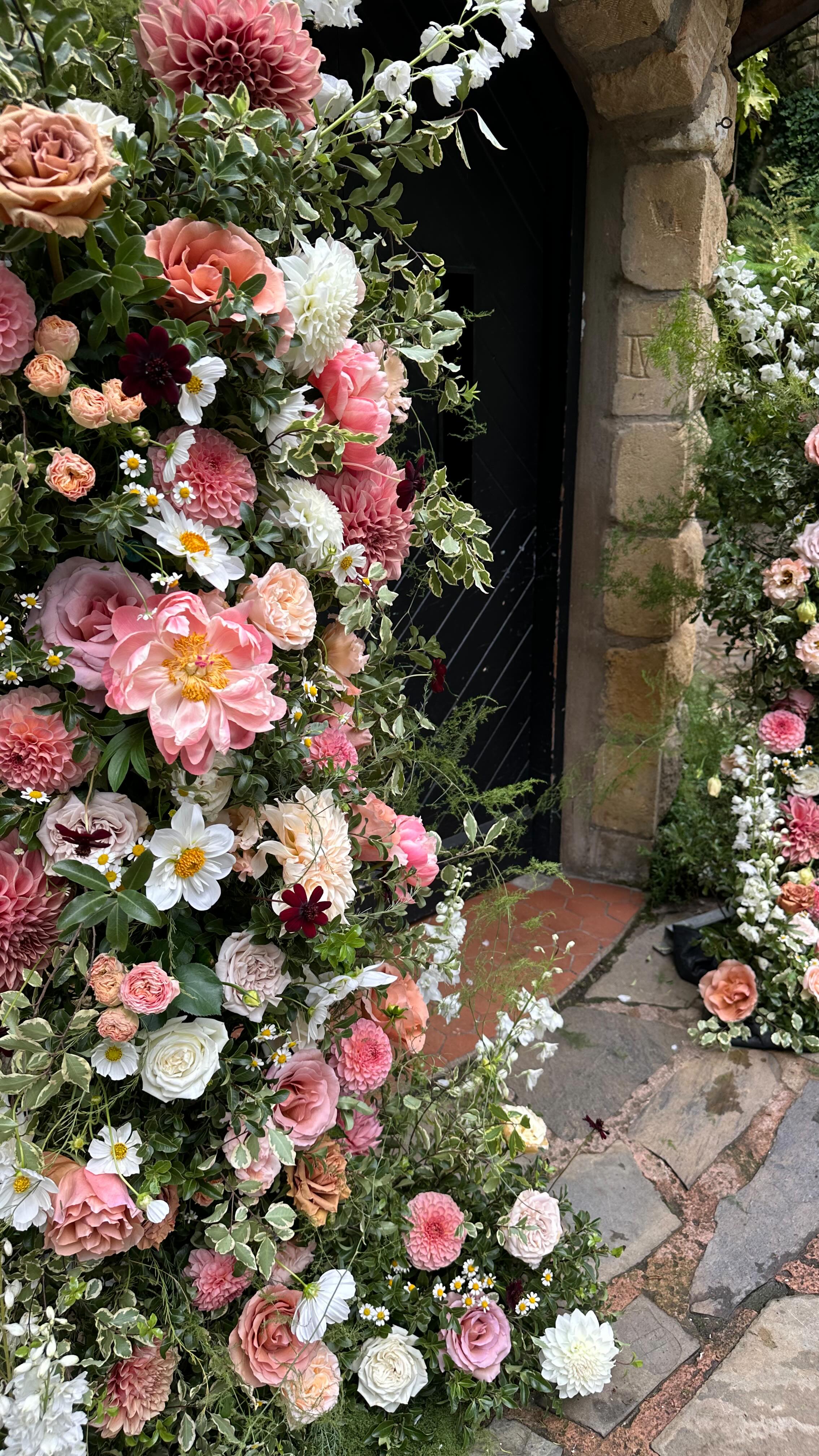 Upcoming brides… if you don’t scream, cry AND throw a little dance when we deliver your flowers… I’m taking them back 😂💐