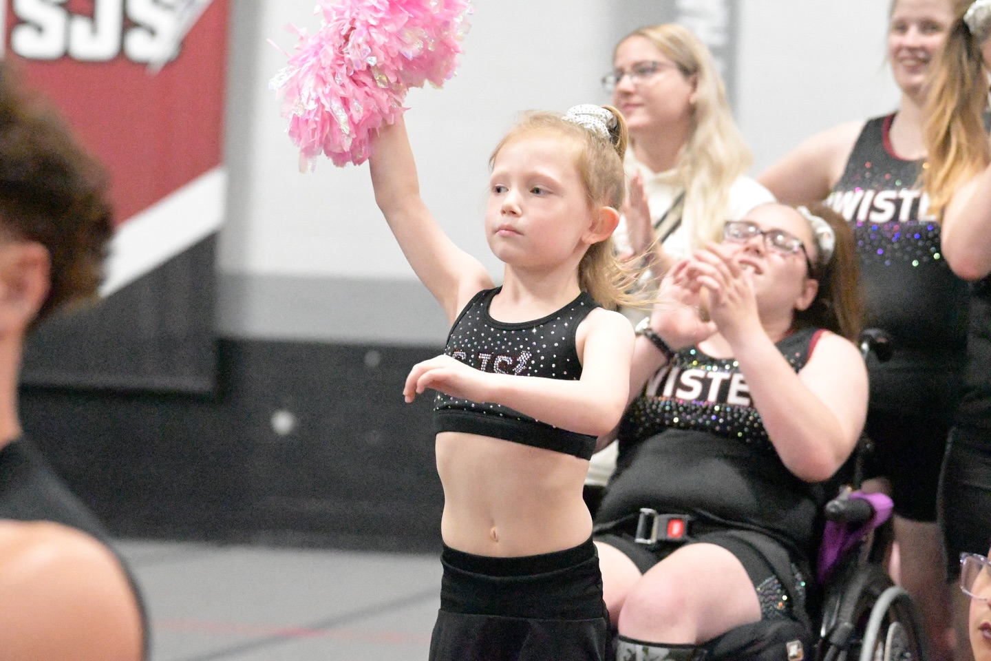 The End of the Season Showcase Session#3 brought the energy and helped close out an incredible day. So proud of these athletes and everything they brought to the floor 🤍
Bring on Florida! ☀️
#endofseason #showcase #cheer #sjsjerseysbest