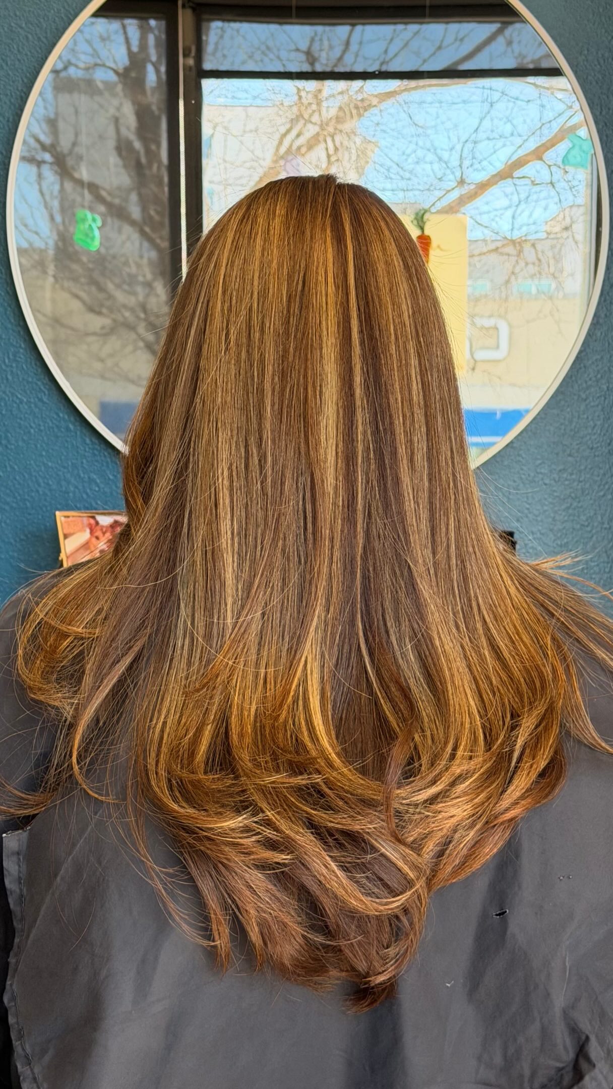 “Seeing is believing. ✨🌿
The #1 question we get asked is: “”Can organic color actually handle my grays?”” 🕊️ The answer is a beautiful, seamless YES.
Using Oway’s Hcolor, we achieve 100% gray coverage without the harsh ammonia, smell, or scalp irritation. 🚫🔥 Instead of just “”staining”” the hair, we nourish it with biodynamic hibiscus and ethical date oil, leaving your roots soft, shiny, and perfectly blended. ☀️💎
It’s not just a touch-up; it’s a health-conscious choice for your hair and your body. 💖🌸
Ready to ditch the chemicals but keep the coverage? Tap the link in our bio to book your organic color ritual for April! 💌✨
#StPeteHair #GrayCoverage #StPeteSalon #CleanBeauty OrganicColor