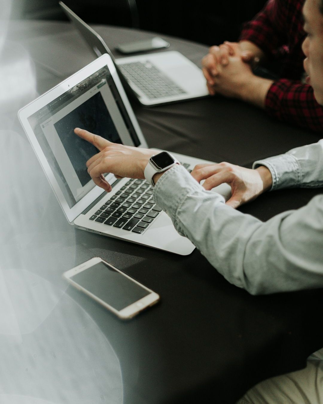 6.
Meetings entscheiden oft über Projekte.
Und trotzdem werden sie häufig improvisiert.
Schlechtes WLAN, Nebengeräusche, unklare Abläufe.
Ein professioneller Raum hebt dein Gespräch sofort auf ein anderes Level.
Und genau das merkt dein Gegenüber. 📊☕
👉 https://bio.vision-uelsen.de
#meetingraum #businesslife #coworking