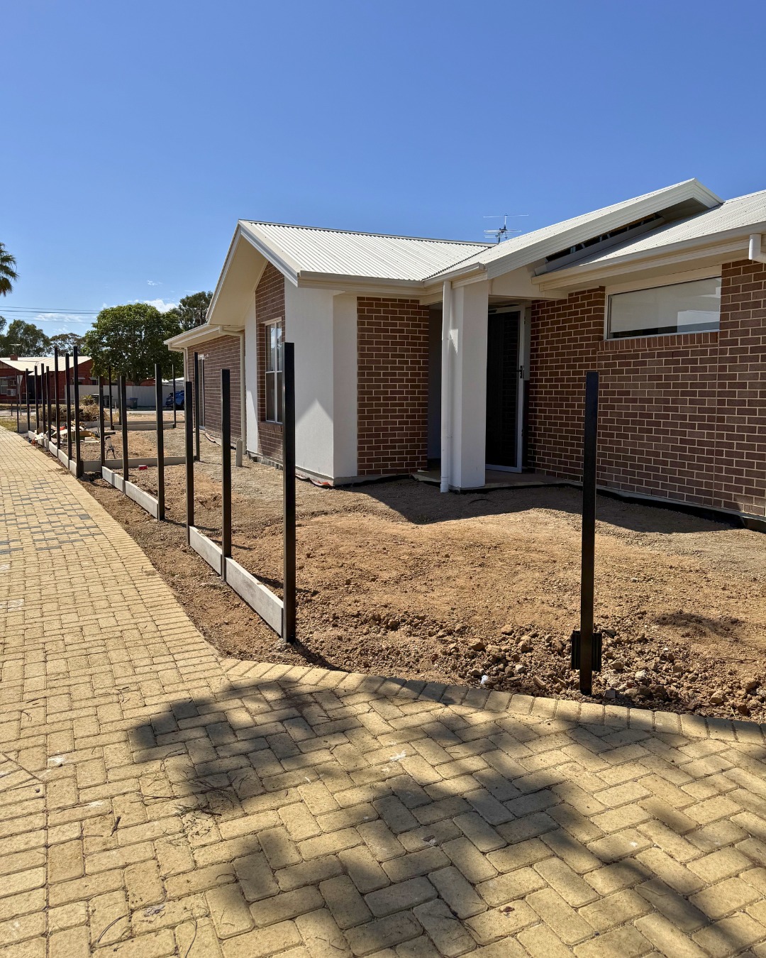Sneak peek of some work underway for 5 @formathomessa dwellings in Seaton 👀
It’s already coming together nicely… this one’s going to look 🔥
#NewHomes #Fencing