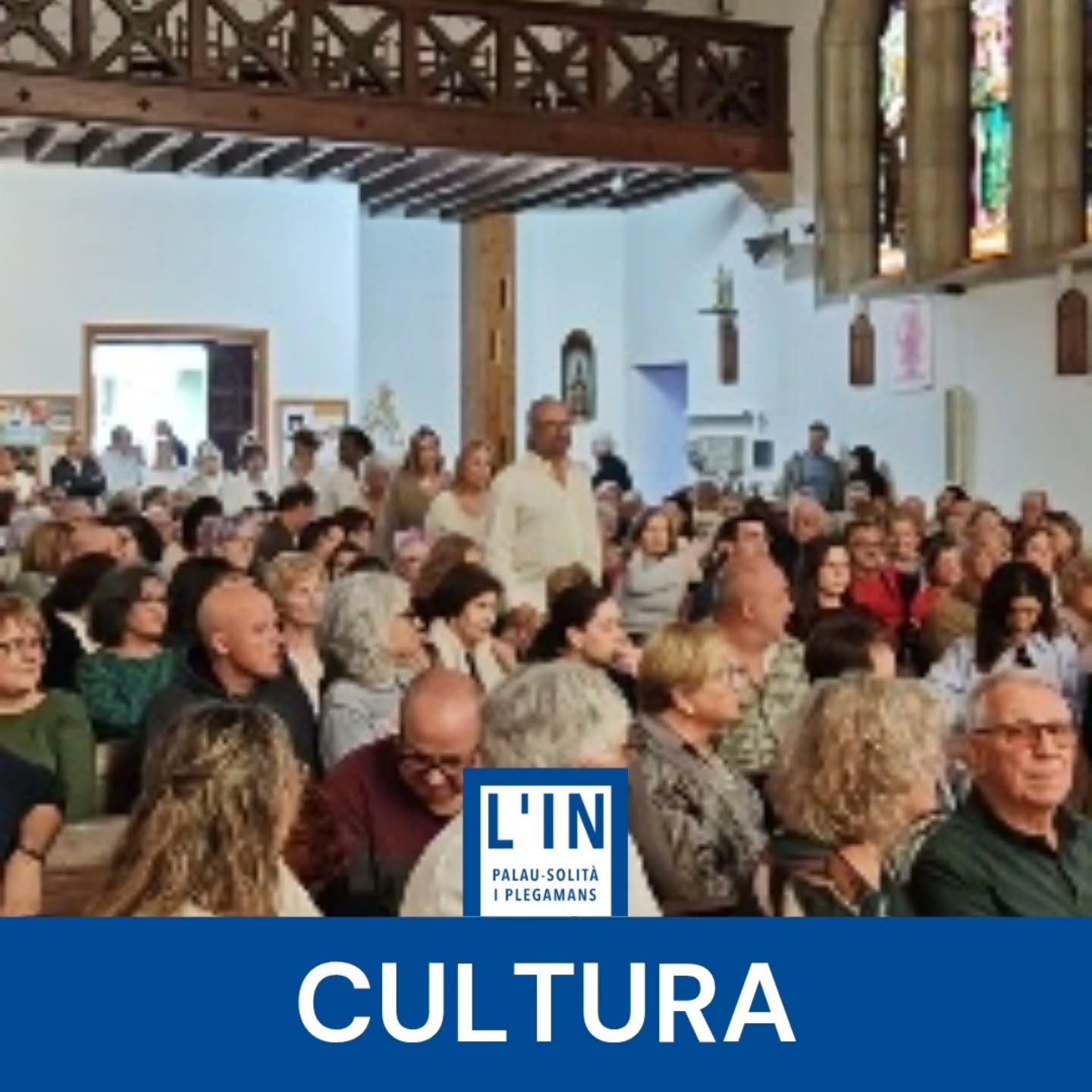FESTA DEL ROSER. L'Estadal del Roser ha tancat aquest vespre la celebració de la seva festa anual amb un espectacular concert a l'església de Sant Genís. El grup Gospel Project ha ofert una actuació que ha acabat amb el públic dempeus aplaudint i cantant juntament amb els integrals de la coral. Aquesta formació, creada el 2018 a Granollers i sota la direcció de Moisès Sala, ha omplert l'església de gom a gom, deixant fins i tot gent a la porta. Durant una hora i 30 minuts han ofert un variat repertori que ha barrejat temes gòspel tradicionals amb temes més populars, com ara el Let it Be, de Beatles, o Stand By Me, de Ben E. King. Amb aquest darrer tema ha tancat el concert creant una gran coral amb tots els assistents. En acabar, els 52 integrants de la formació han format un passadís a la sortida per acomiadar i agrair la presència a tots els assistents.
El concert ha estat organitzat i sufragat per l'Estadal del Roser, que durant aquest cap de setmana ha celebrat la Festa del Roser, la tradició vigent més antiga del poble, amb 255 anys d'història documentada.
@gospelproject.choir @bymoisessala @estadal.del.roser.de.plegamans #Palausolitaiplegamans #Psip @gospelviu @gospelsensefronteres