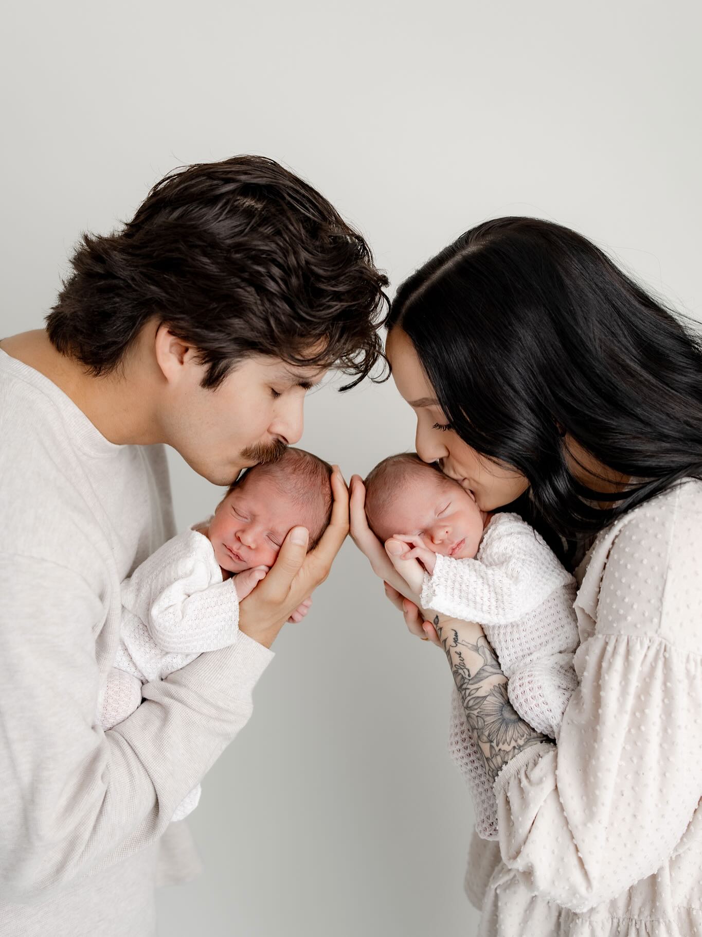 Some still moments from this session, because twins are just that special. 🤍
I’ve been in such a sweet season of twin newborn and twin maternity sessions lately. I’m not sure how I get so lucky to capture these extra-special moments, but I’m so here for it.
#twins #newborn #oswegoillinois #montgomeryil #brendapphotographynewborn