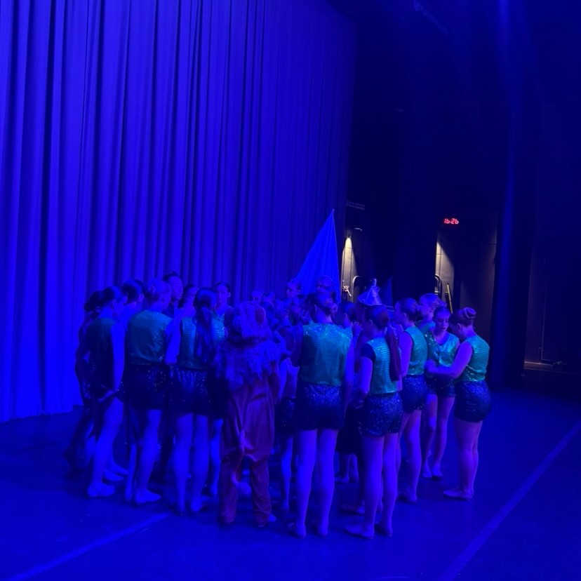 The calm before the chaos…
Backstage huddle before our all company. So proud of this team!! 💚🩷