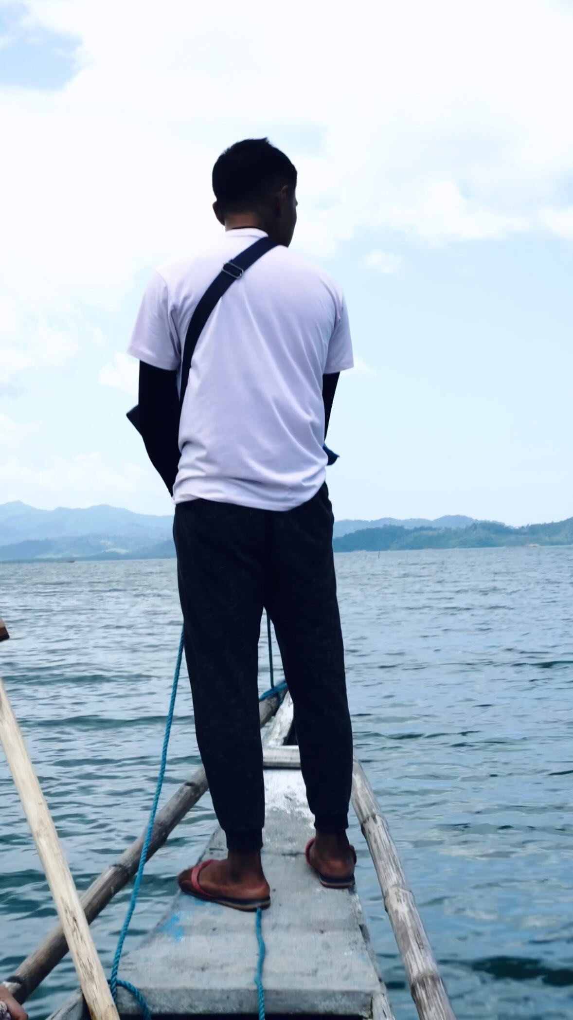 Meet Kuya Norlan, a fisherman from Old Guinlo, Taytay, Palawan, whose passion, skill, and deep knowledge of the sea are as rich as the waters he calls home. Every story he shares brings the ocean a little closer to our table. 🌊🎣
Lunch: 11:00am - 3:00pm
Dinner: 6:00pm - 12:00mn
Click ‘Reserve’ in our bio to book your table today!
#FishermanStories
#Interview
#FilipinoFood
#SustainableFood
#ElNido