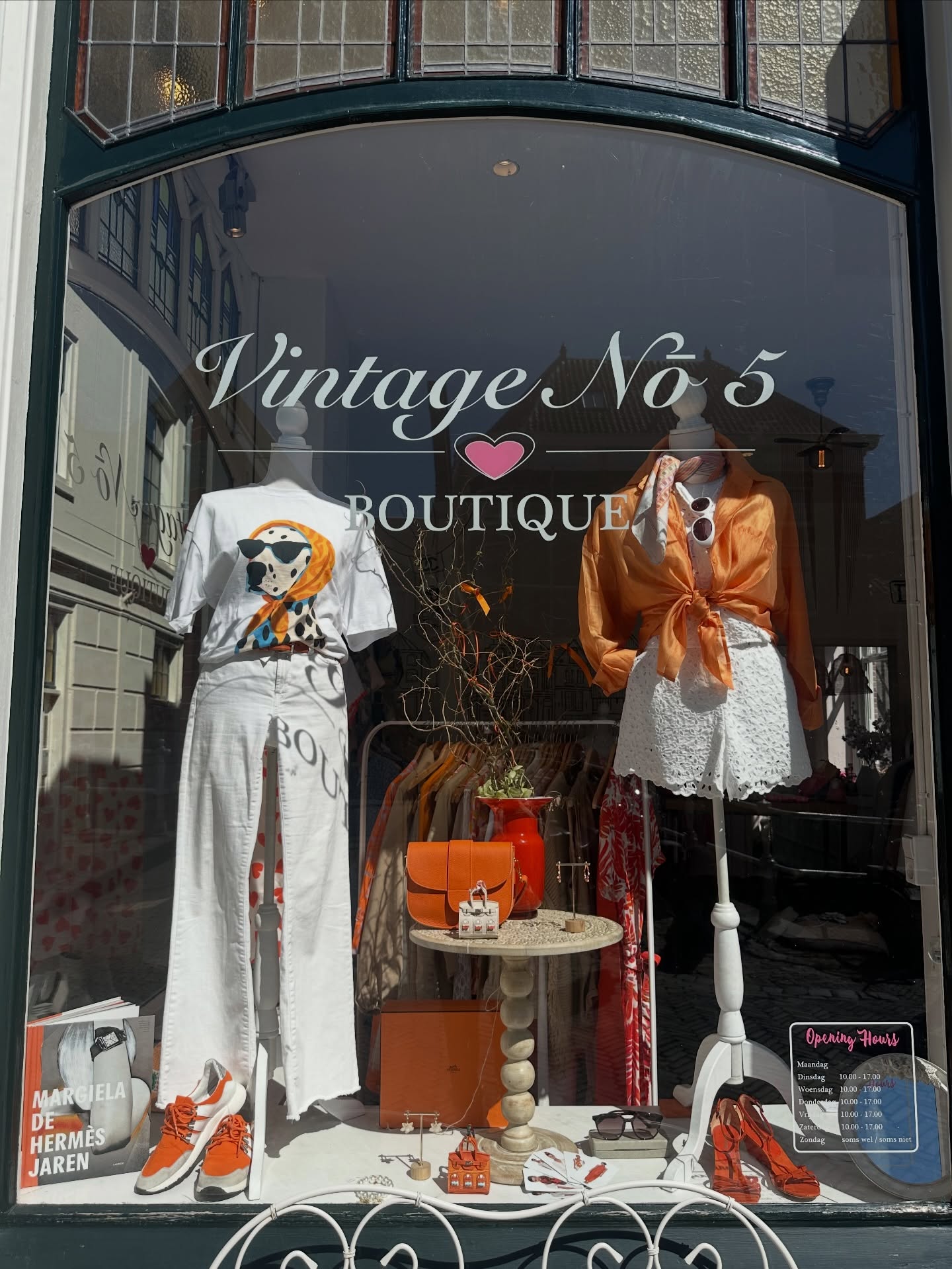 ๐งก Ready for Kingsday? ๐งก
#koningsdag #oranjeboven #vintageboutique #alkmaarprachtstad