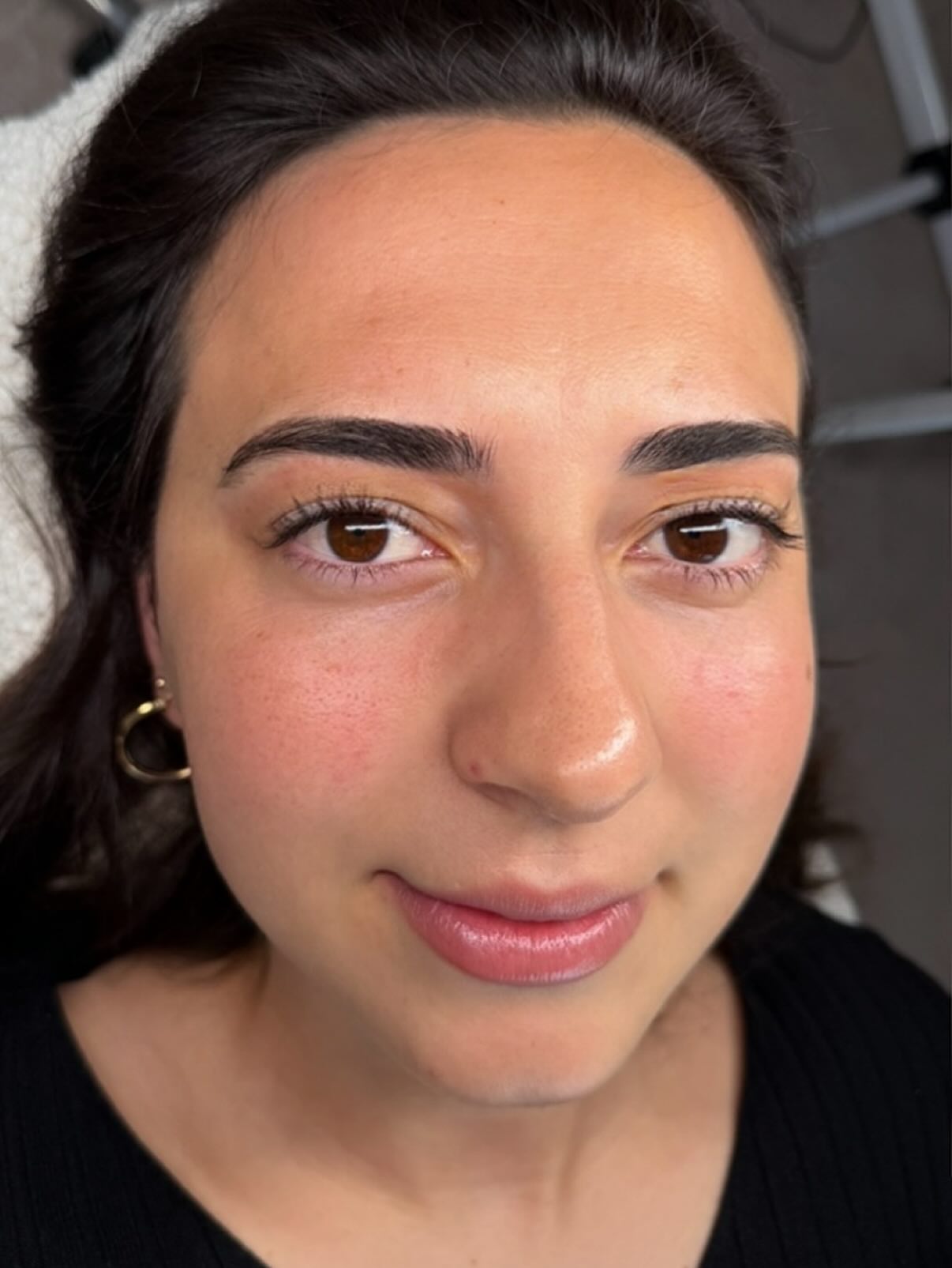 Augenbrauen und Wimpernlifting lassen dein Gesicht sofort frischer wirken, öffnen den Blick und sorgen ganz ohne Make-up für einen natürlich gepflegten, fast wie geschminkt aussehenden Look. Wir lassen ihre Augenbrauen bewusst nachwachsen, da sie zuvor falsch gezupft wurden, und setzen jetzt auf einen möglichst natürlichen Look denn es muss nicht immer alles perfekt geformt sein, auch das Natürliche ist wunderschön.
Our beautiful Derya
#beautysalons #naturallook #beauty #happiness #zurich