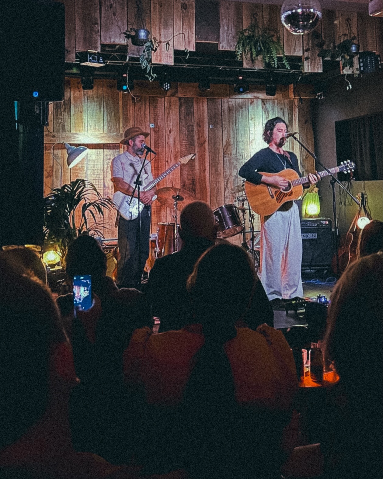 What a run 🤧 absolute galaxy dust this past week going through Herts, Essex, Sussex and Berkshire on Simplified & Amplified. Met so many amazing, enthusiastic new faces along the way.
Having these songs resonate with supporters familiar and new is truly the most affirming feeling. Thank you so much for coming out to support us 🙏
Here are few moments we shared. More to come!
…and keep your eyes peeled..very exciting announcements not far away.
Biggest love
Alex x