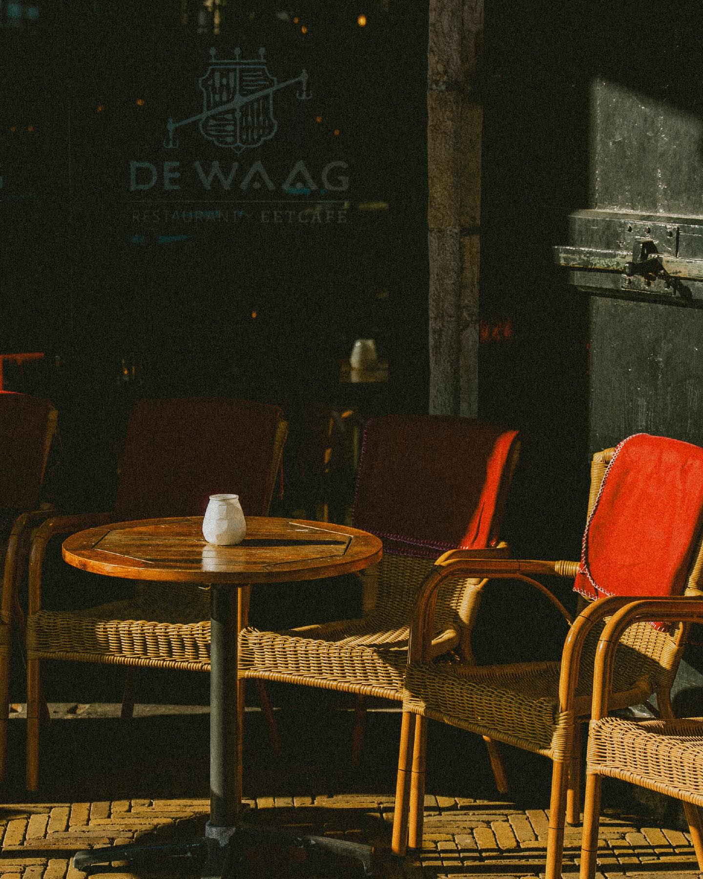 Pull up a chair.
Stay longer than you planned.
#dewaagdelft #delft #hotspotdelft #dutchfrenchbistro