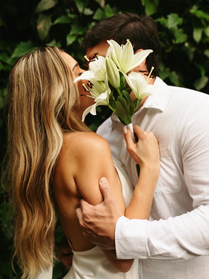 Isa e Fabinho ♥️
Muita festa, muito amor e comemoração de uma união tão linda!
Buquê: @primaverapp