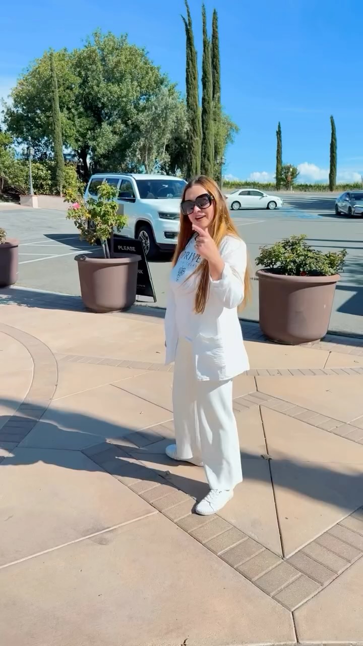 POV: You booked a private SUV wine tour and now life feels like a movie 🍷🎬
#winecountry #LuxuryLifestyle #Temecula #winetour #sip