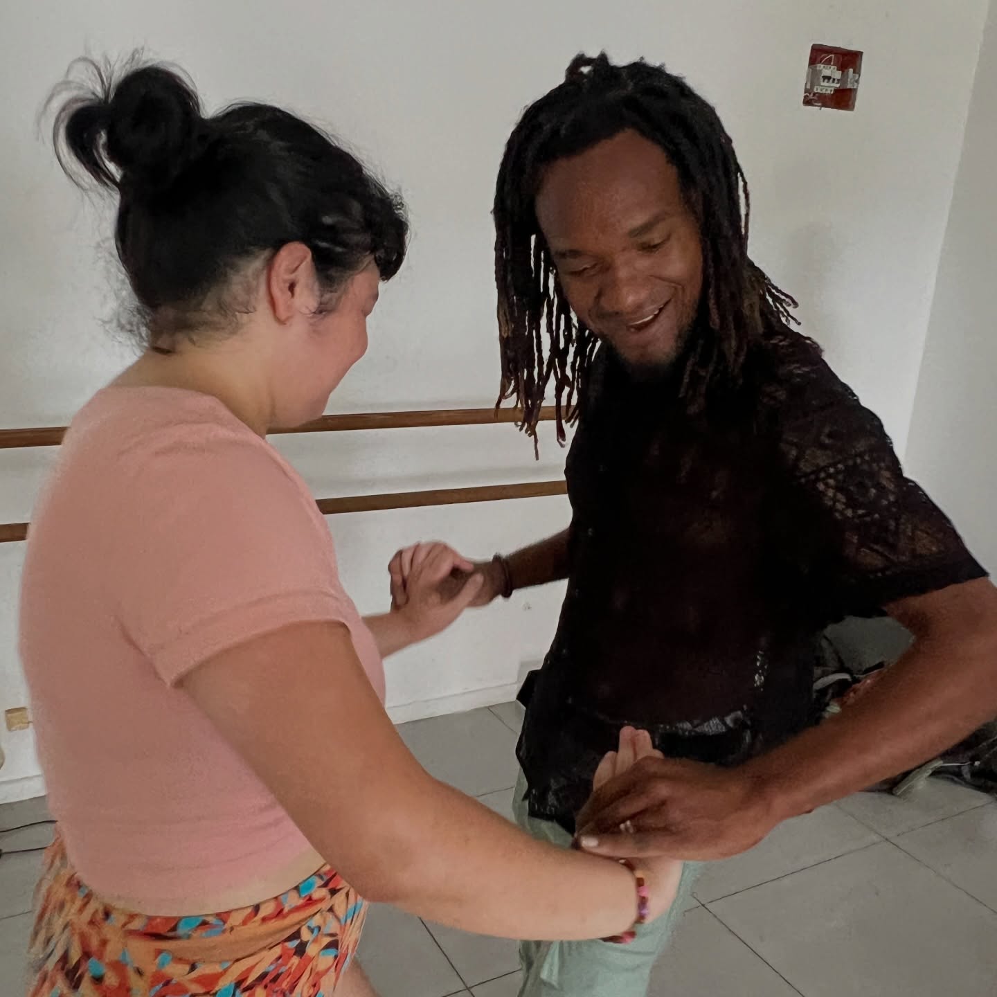 Each BailaMar class has its own purpose 💃🕺🏾
Building strong fundamentals 👣, improving body movement 🔥, enriching footwork ✨, deepening musicality 🎶, making partner work more creative 🤝, and helping you better understand the roots of bachata 🌱
Our February ’26 group went through this journey with daily dance classes led by our talented and passionate instructors 🤩
———
Want to join BailaMar Bachata Camp? We have more tours to the Dominican Republic coming up this year:
June 27 – July 11, 2026 (sold out)
October 18 – November 1, 2026
December 5 – 19, 2026
February – March 2027 (to be announced soon)
More details at BailaMar.com
———
#bachata #dominicanbachata #dancetour #bachataholidays