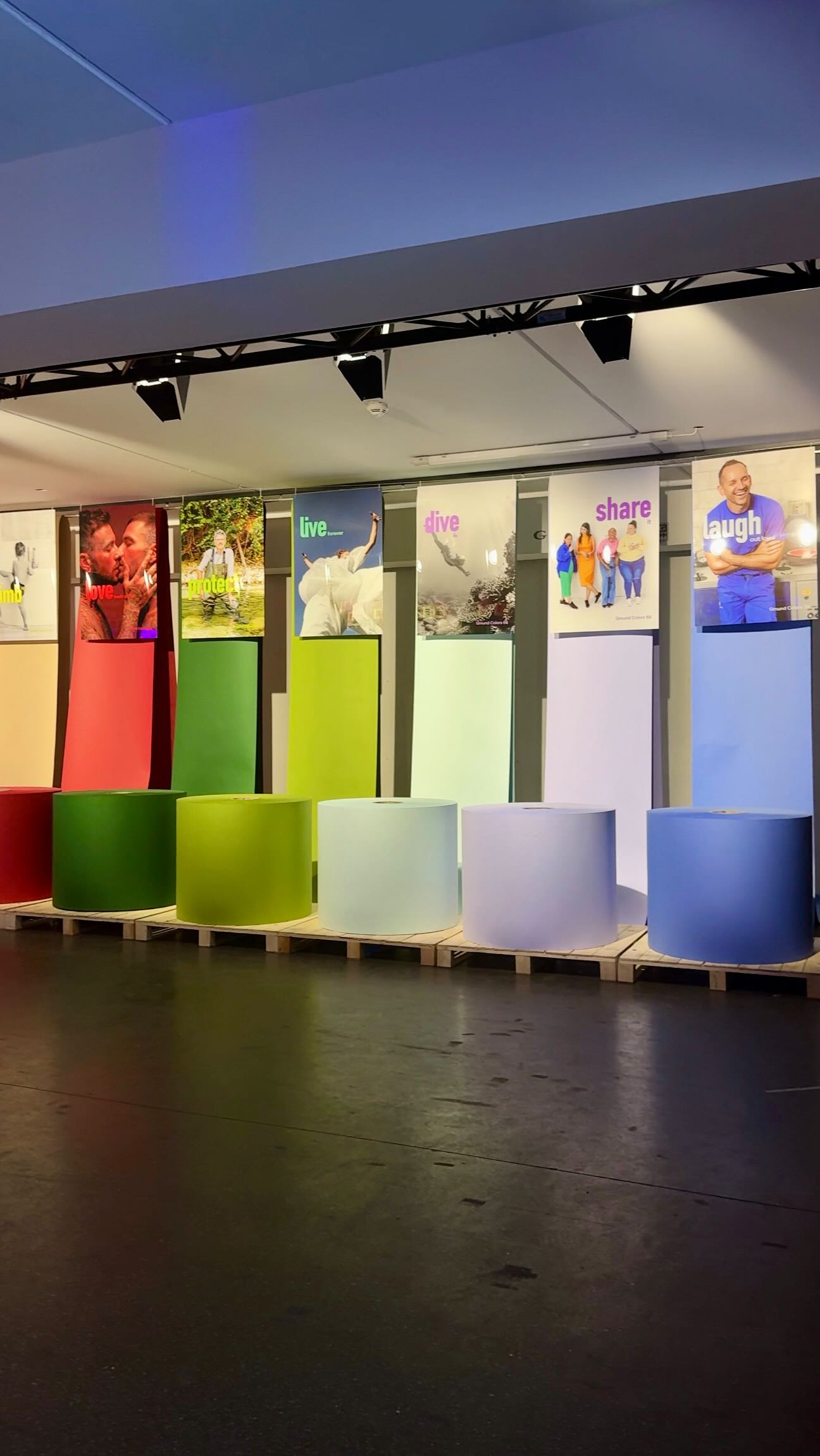 More reactions. More impressions. More color.
Designed to mix, match and inspire and leave you wanting more!
At the Unfolded Festival, we asked our Gmund community what they think about the 10 new Gmund Colors and this is their reaction๐คฉ
Have you already discovered them, too?
#gmundpaper #unfoldedfestival #gmundcolors #worldpremiere #newwillmove