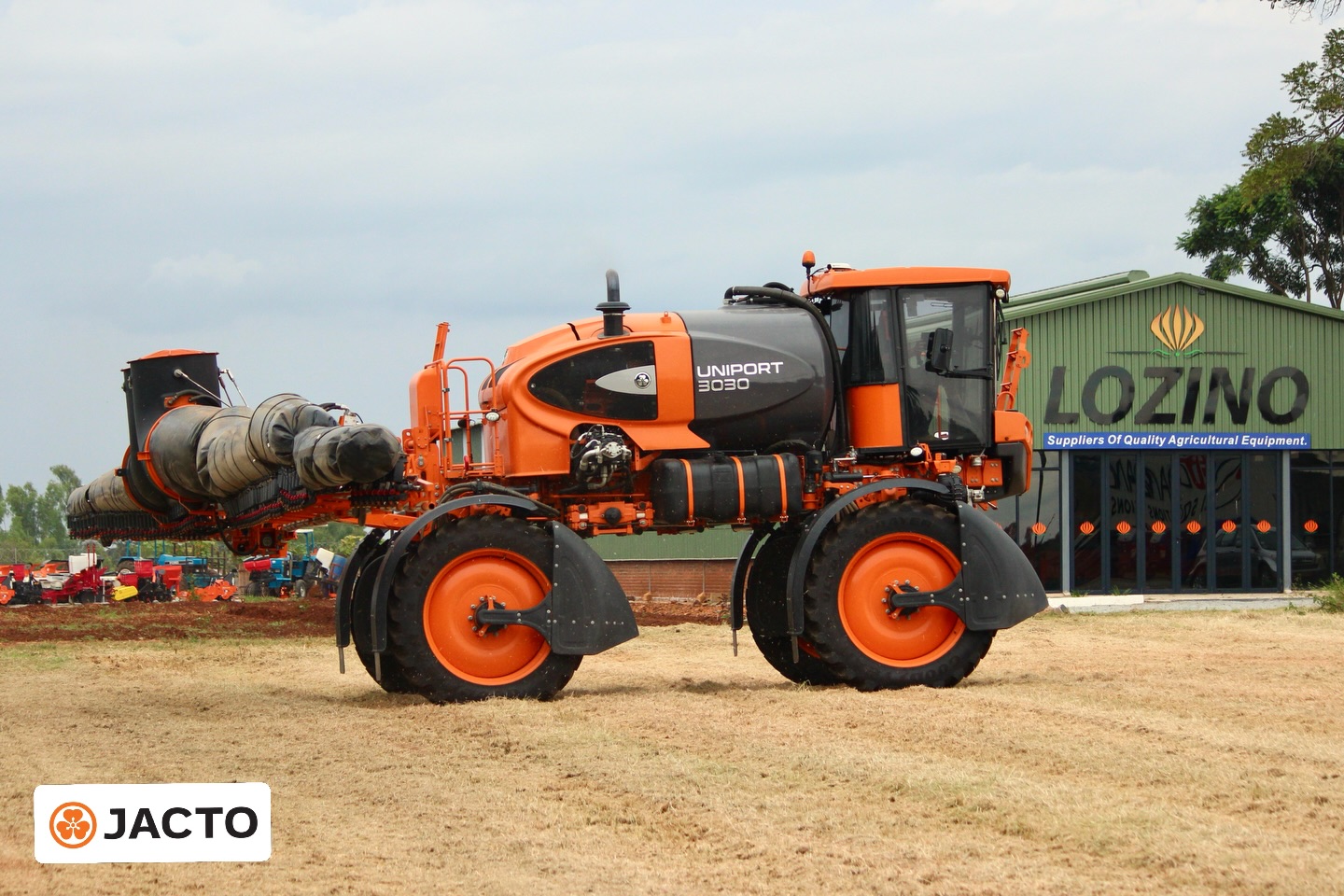 BIG NEWS at Lozino! 🚀
Zimbabwe’s farming game just leveled up! 🇿🇼🌾 We’re thrilled to announce that the FIRST-EVER Jacto Uniport 3030 has landed in Zimbabwe.
This self-propelled sprayer is a game-changer:
* 3030L tank for non-stop coverage
* Up to 36m boom width for max efficiency
* Agco Power 250HP engine for serious power
* 1.50m ground clearance – conquers any terrain
* Precision tech for uniform spraying & higher yields
This specialist machinery delivers unmatched precision, power, and efficiency for modern agriculture. Cover more ground, save time, and boost your yields like never before.
#JactoUniport3030 #LozinoInvestments #AgriTech #ZimFarming #PrecisionSpraying