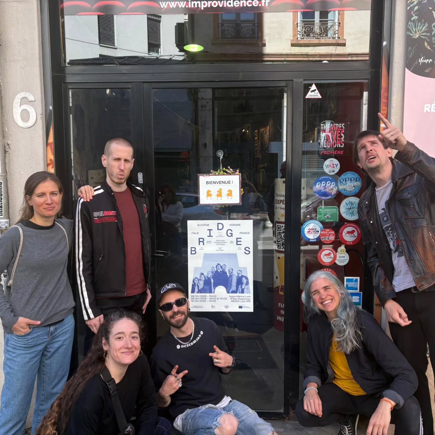 Thank you, Lyon
Thank you to everyone who joined us and made these performances so alive. More photos to come!:)
#BridgesImpro #Lyon #Improvisation #CreativeEurope #MultilingualTheatre MostoviHidakPontiPonts