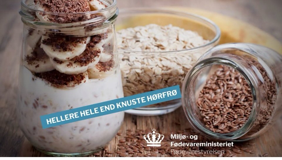 Vi må lige dele denne anbefaling / advarsel. Du skal ikke have omega-3 fra knuste hørfrø. Vi møder ofte klienter der har fået at vide, at det er bedst at knuse hørfrø for at få bl.a. omega-3. Vi anbefaler, at du spiser dem hele og lader dem indgå i bagning eller grød eller en tilberedt musli. Det handler om at undgå at få for meget cadmium og cyanid. Derfor hold dig på Max 20g kerner pr dag.
Cadmium ophobes i nyrerne og leveren og kan give nyreskader. Cyanid er blåsyre og mindskes ved opvarmning.
Læs mere her https://share.google/AncvKqOU5C1NDxHmi
Og på https://www.facebook.com/share/1CxHYzXgvU/?mibextid=wwXIfr
www.foedevarestytelsen.dk/kost-og-foedevarer/alt-om-mad/kemi-i-maden