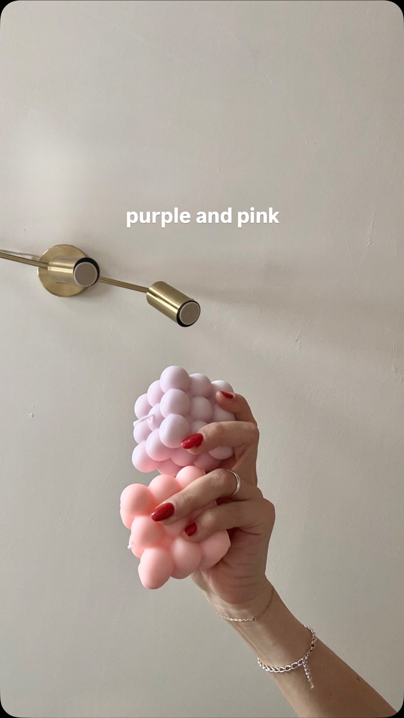 La delicatezza del rosa incontra la morbidezza del lilla, in una combo pensata per gli spazi più intimi.
Perfette in bagno, tra vapore caldo e silenzi lenti, per trasformare ogni momento in un piccolo rituale. 🌸🤍
Candele bubble dal design pulito, chic e senza tempo.
Per chi ama circondarsi di bellezza, anche nei gesti più semplici.
bubble online on www.isolefrancesi.com
#candelebubble #interiorstyle #homeaesthetic #bagnochic #candeledesign