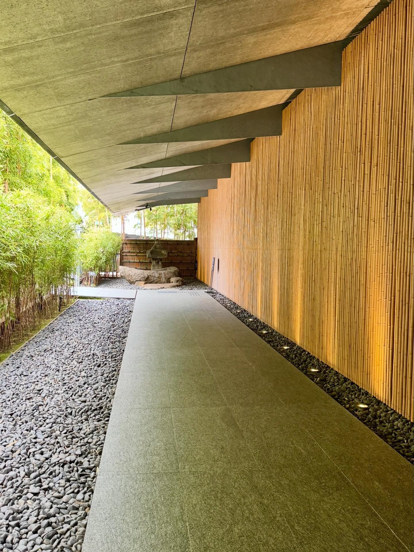 Material study in Tokyo.
A reminder that restraint allows materials to speak for themselves.