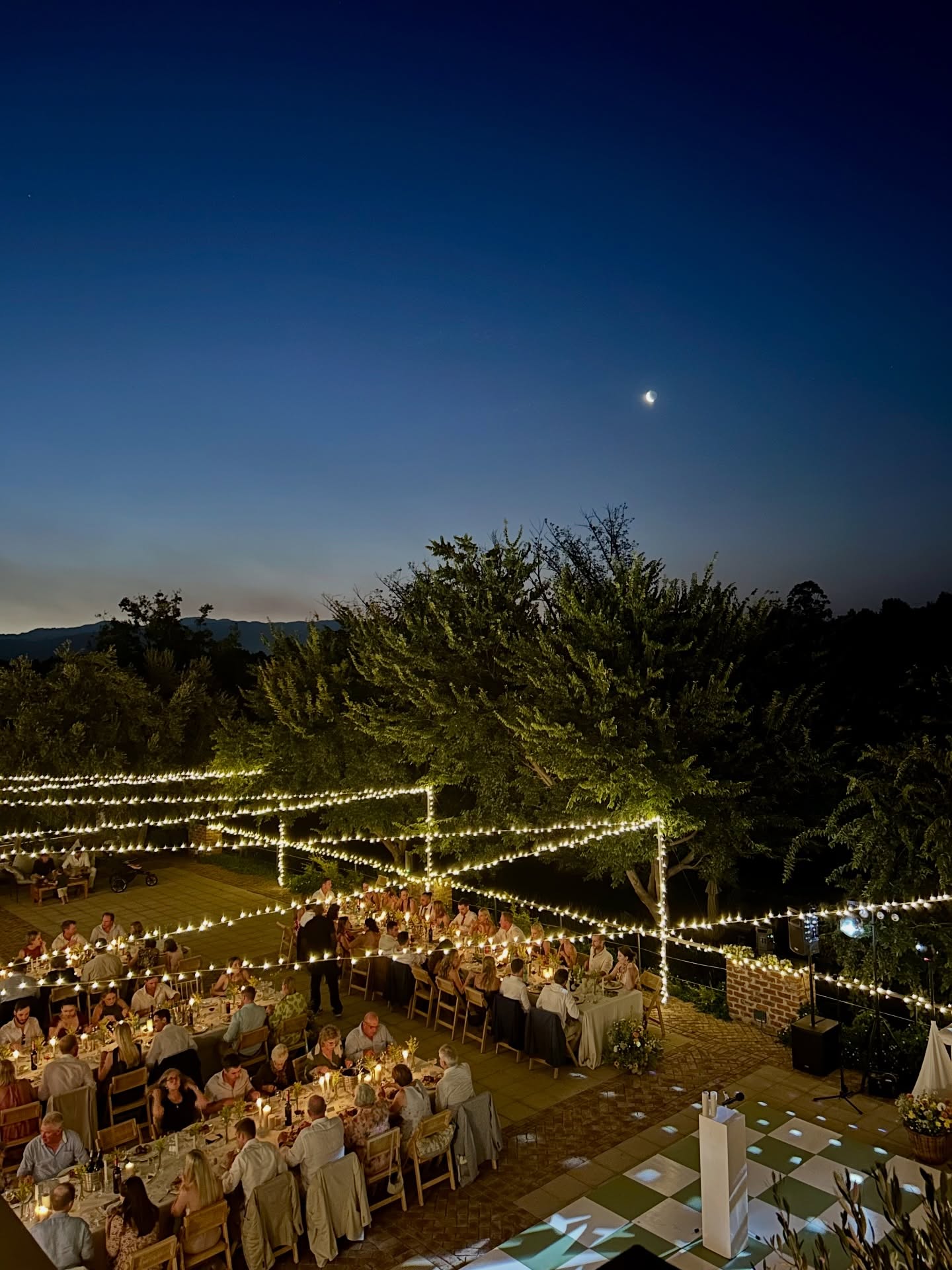 More intention 🌿
Couples are clearly leaning towards authenticity over luxury, embracing spaces that feel raw, imperfect, and honest rather than overly polished or staged.
#oliverock
#mountainviews
#bestweddingfood
#intentionalweddings
@olive_rock_venue
@saweddings
@pinkbooksa_
@tulbagh