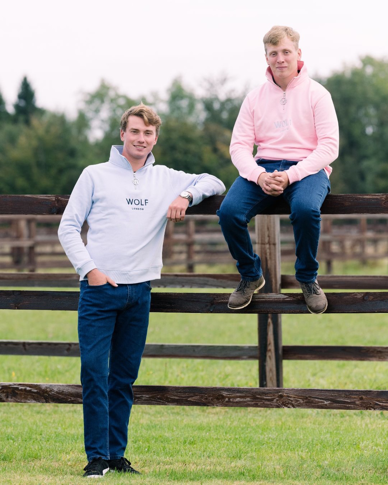 Quarterzip season is back, and we’re here for it! 💙🩷
Crafted from silky-soft French Terry cotton for a luxe feel without the weight, the Minchinhampton Quarter-Zip is your go-anywhere, do-anything layer.
Named after the rolling hills of Minchinhampton in the Cotswolds, this piece brings a touch of the countryside into your everyday wardrobe. ✨
A Spring staple you’ll reach for again and again. Available in multiple colour-ways! 🎨
#WolfLondon #Minchinhampton #QuarterZip #ElevateTheEveryday #BritishDesign