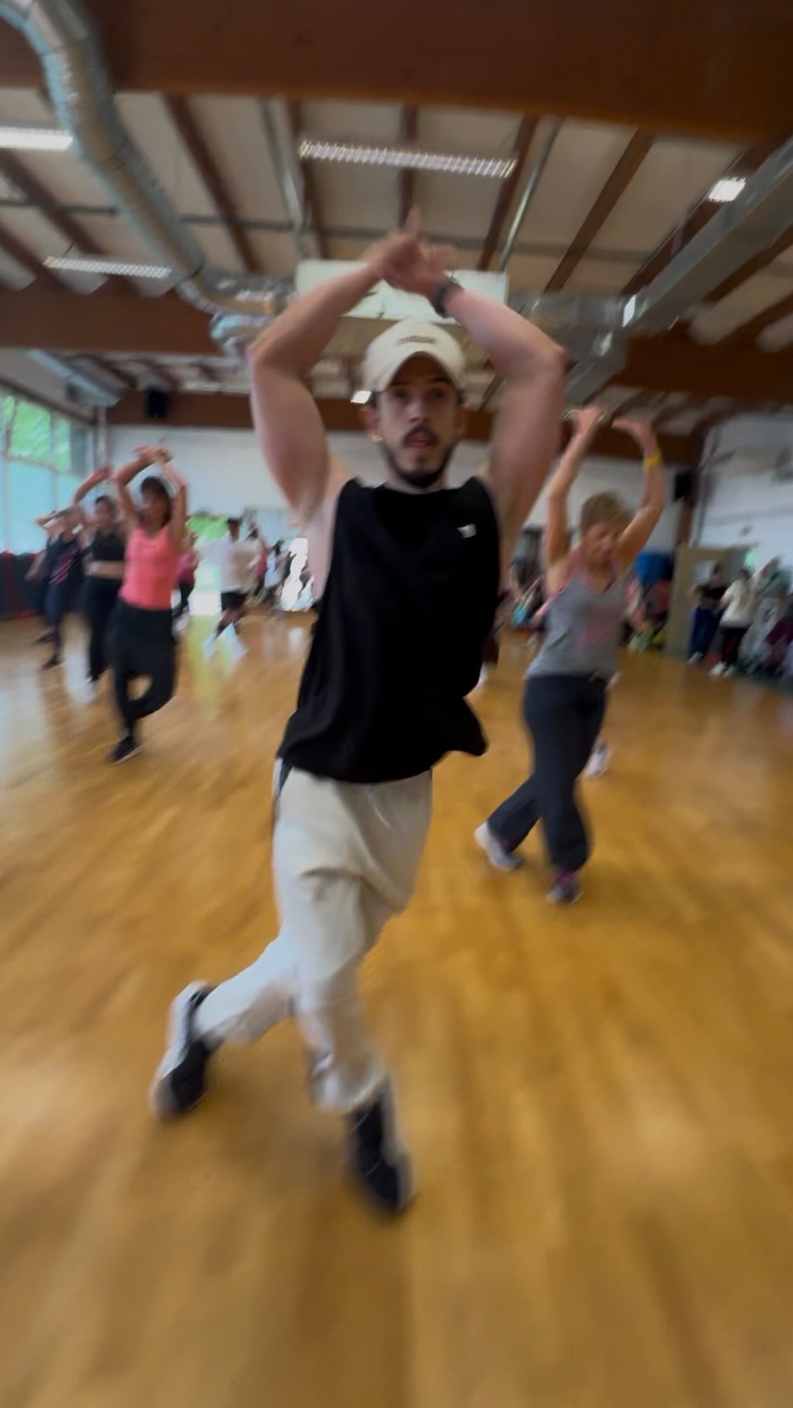 ❤️🔥 UN ÉNORME MERCI à vous toutes et tous pour ce moment qu’on a partagé ensemble ❤️🔥 Vous avez fait de cette @deep.fit.experience un moment MAGIQUE!! ✨❤️🔥
#freestyle #fitness #fitnessmotivation