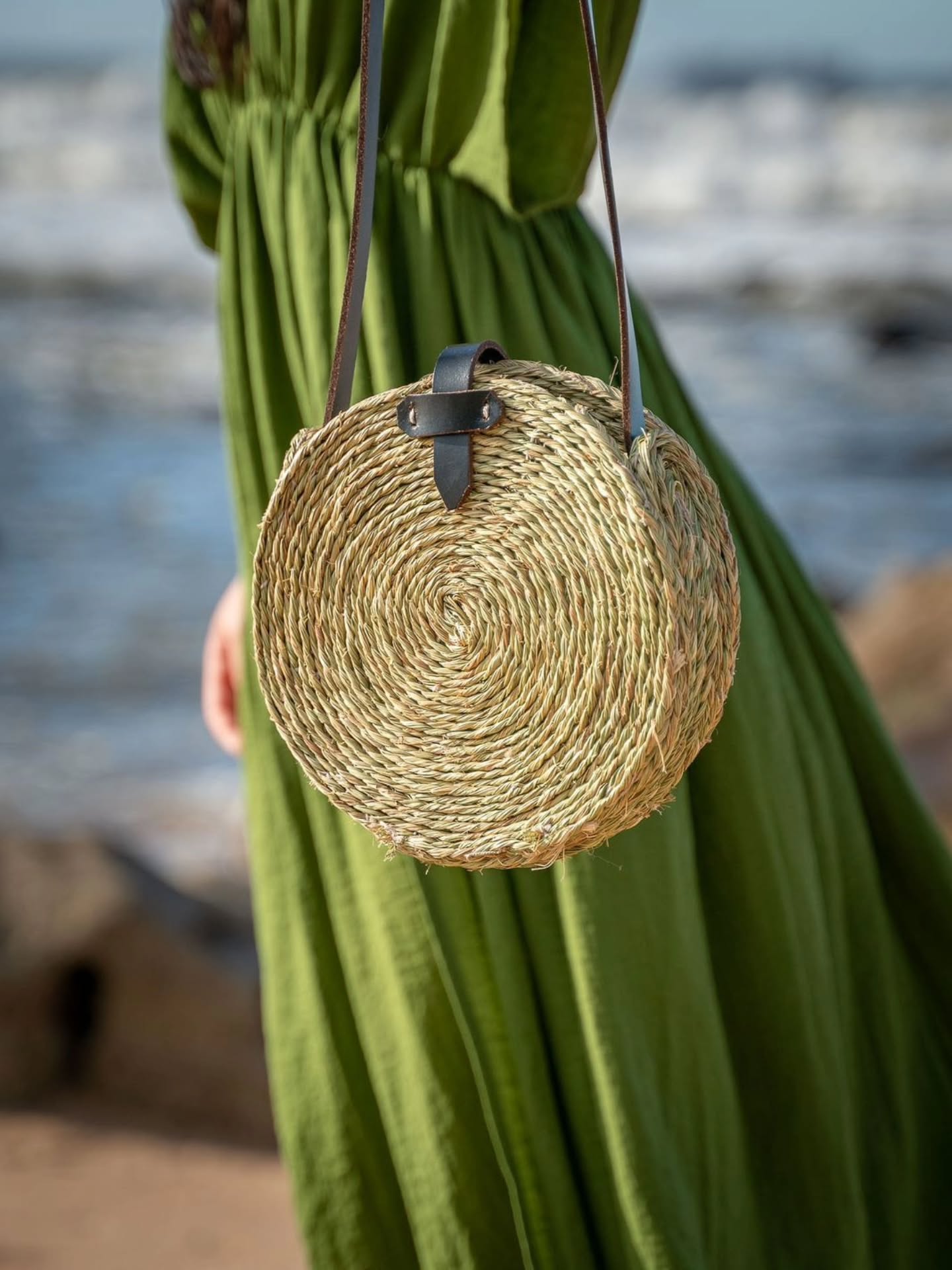 We're head over heels for this stunning piece 😍
Handwoven in South Africa with genuine leather straps, it's a timeless summer classic that's as beautifully made as it is irresistible.
Available at IND Collections