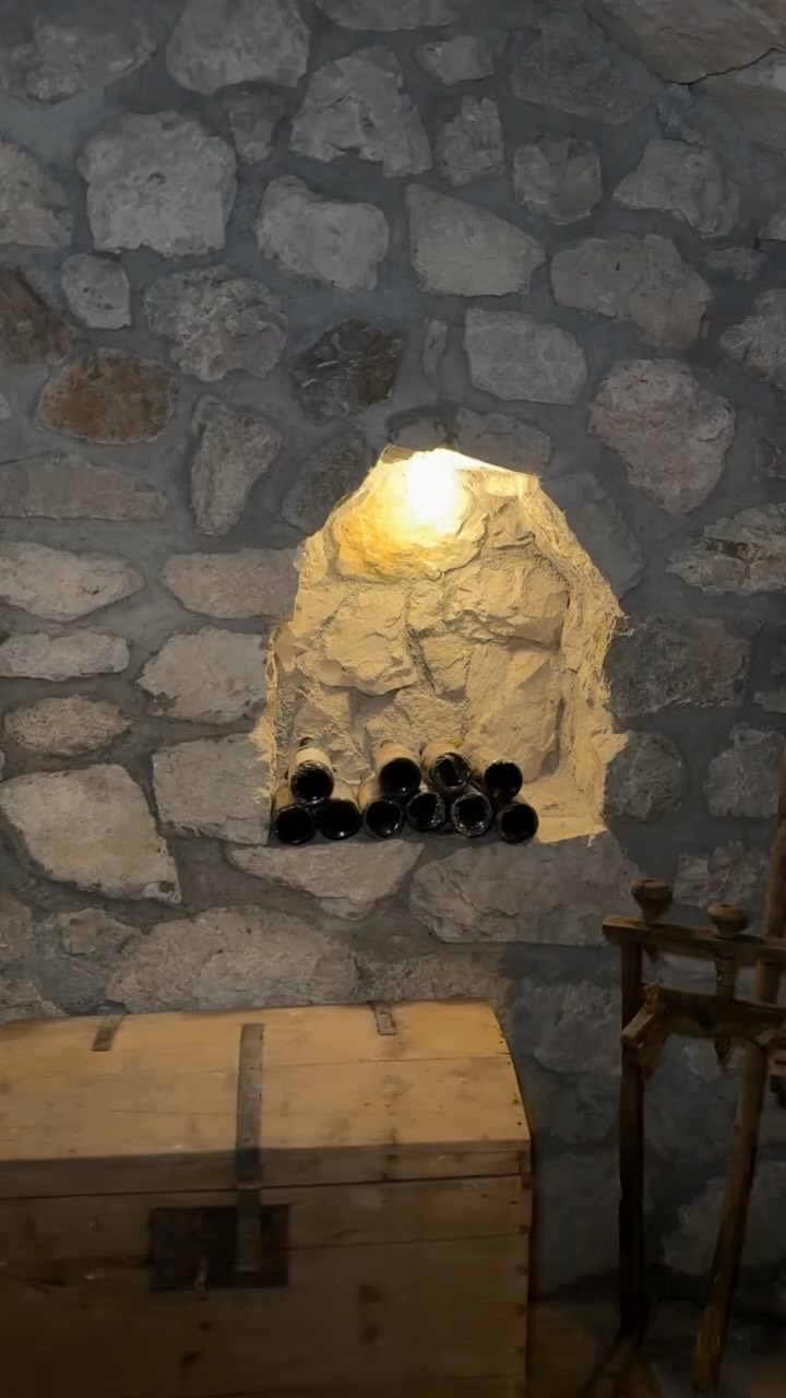 A place where wine becomes an experience🍷✨Hidden beneath stone walls, stories from all over the world come together.
From Italy to international selections - every glass tells something different.
It’s not just about tasting… it’s about slowing down, enjoying, and sharing the moment.
Would you join this wine tasting? 👀
📍 Mineralienhotel | Natz, South Tyrol
🍷 Private wine cellar experience
➡️ Join our weekly wine tasting
🎥 @getsocialbynati
#winetasting #southtyrol #altoadige #brixen #italytravel #wineexperience #hiddenplaces #foodandwine #luxurytravel #winecellar #sommelier