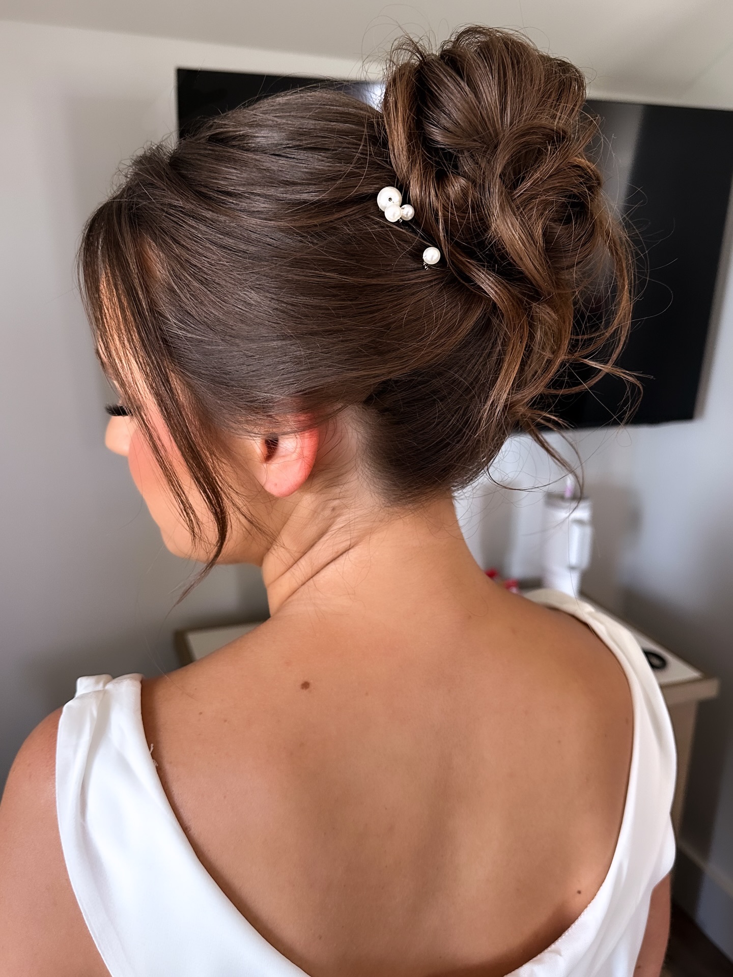 Happy wedding day Katie
@colorwowhair XTRA Large Bombshell Volume Mousse
@colorwowhair Raise the Roots Spray
@colorwowhair Style on Steroids Spray
@kykhair texture powder
@schwarzkopfpro Osis+ Volume Up Spray and Texture Craft Spray
#easternshore #marylandweddings #bridalhair #updo #weddinghair