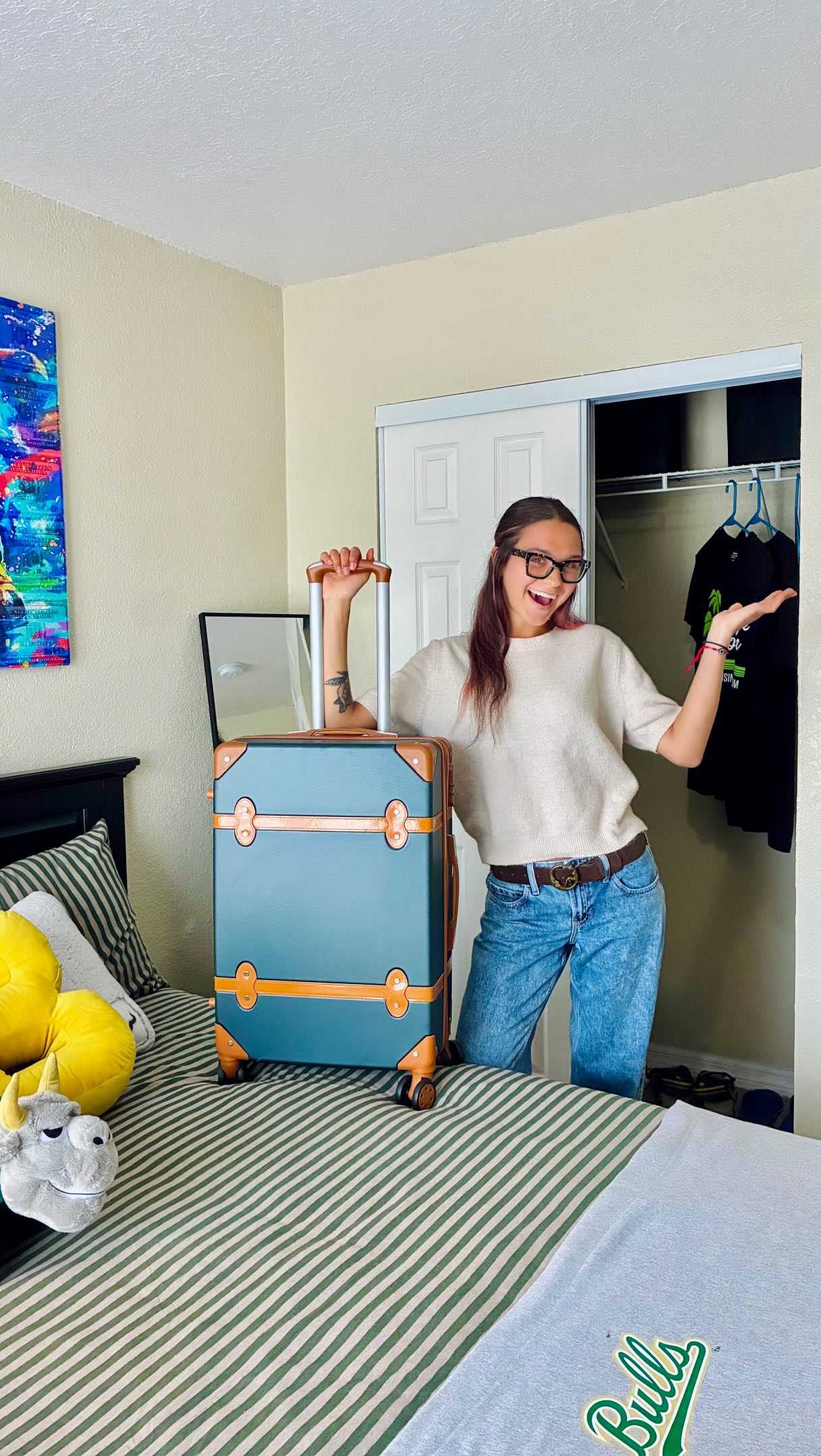 ✨ Pack Light, Do Right ♻️
Moving out? Don’t let your “don’t want” list end go to waste. If those clothes, kitchen gadgets, or decor pieces still are in good shape, donate them instead! 📦
Help us keep the vibes sustainable and give back to the community while you declutter.
The Move-Out Move:
📍 Donation Zone: The Clubhouse�
✅ What to bring: Gently used items.�
🚫 What to skip: Anything broken or heavily used.�
#CollegeTownCommunities #LiveWithin #Sustainability