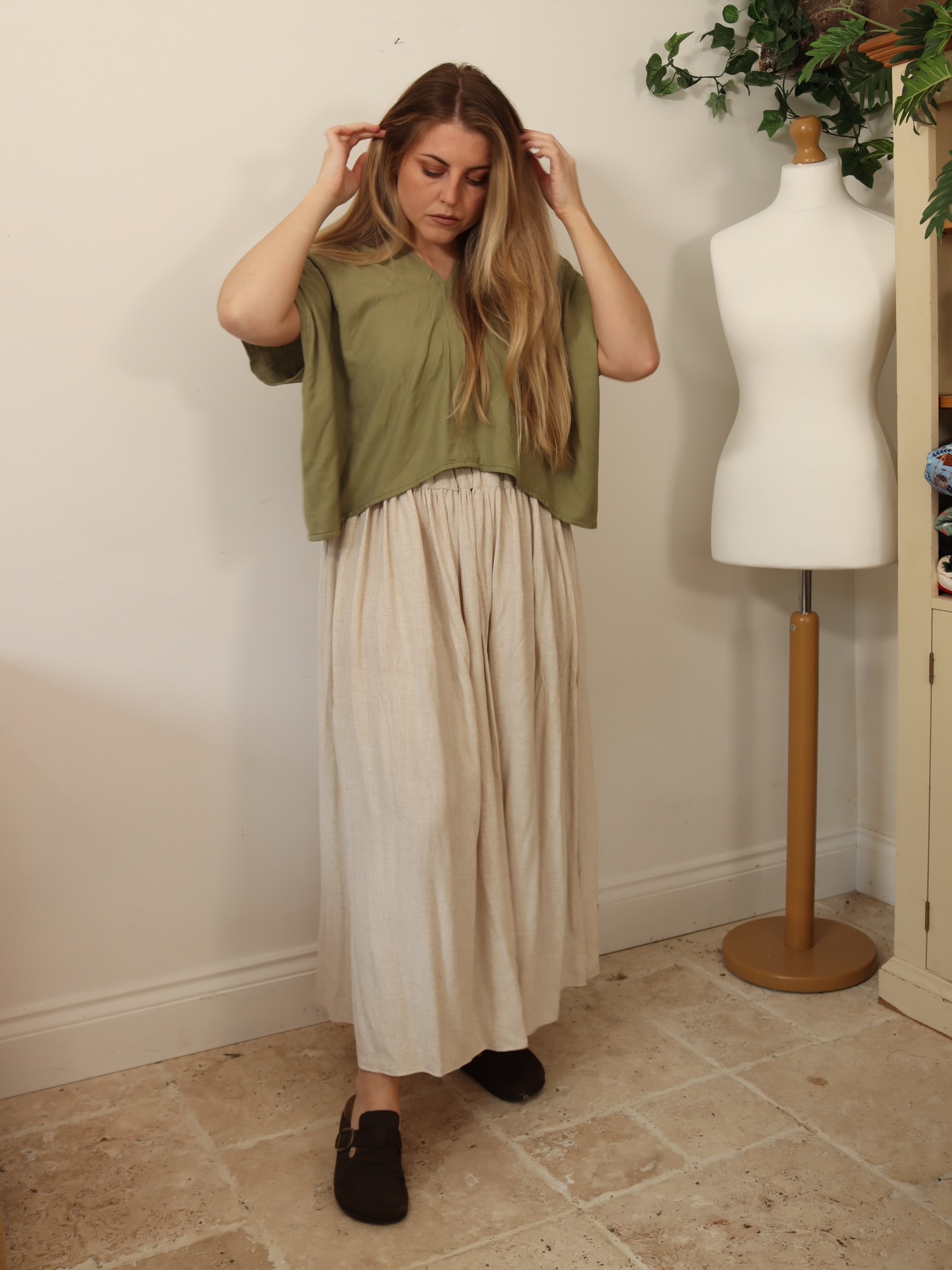 A simple outfit I made without any patterns, using just a few measurements and straightforward shapes ✂️
A relaxed top paired with a full skirt, designed for comfort and everyday wear
I’ll be sharing more about this very soon 👀