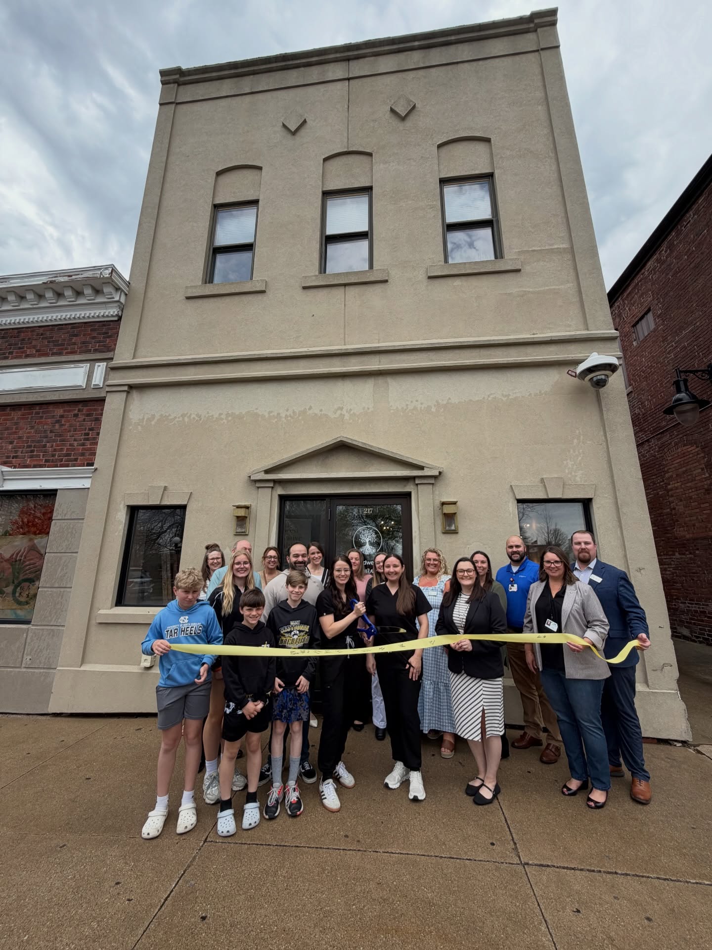 Taking it back to last week when we had the official ribbon cutting for the new clinic! 🙌🏼
💻Book here —> https://www.midwest-integrative.com
📞 Give us a call —> 309-837-0342
💳 CareCredit —> https://www.carecredit.com/go/553JSV
