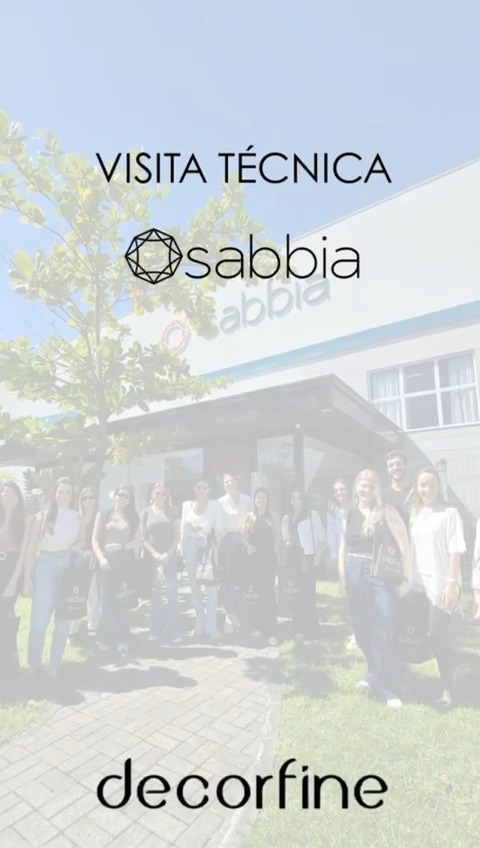 Receber inspirações é bom.
Viver a experiência é outro nível.
Nesta semana, tivemos o prazer de levar um grupo de arquitetos parceiros para uma visita à Sabbia Banheiras — uma marca que traduz sofisticação, design e bem-estar em cada detalhe.
Mais do que conhecer produtos, foi um momento de troca, repertório e conexão com soluções que elevam o padrão dos projetos. Entender de perto os processos, os acabamentos e as possibilidades é o que nos permite entregar, junto aos nossos parceiros, experiências únicas aos clientes finais.
Seguimos acreditando que grandes projetos nascem de boas conexões.
Nosso agradecimento à Sabbia pela recepção e, principalmente, aos arquitetos que constroem essa jornada com a gente todos os dias.