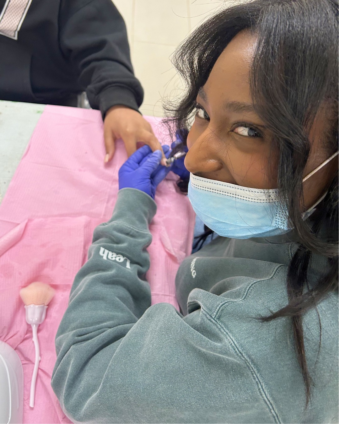 Our girls' program is all about creating fun and a supportive space where the girls who participate can explore their interests and express themselves. We dive into all sorts of cute activities, from arts and crafts to learning about self-care and building confidence. It’s a place where friendships blossom, and everyone feels empowered to be themselves! Last month, our Child & Youth Worker, Leah, used her expertise to paint the girls' nails, which they absolutely loved.
Last Thursday, the youth at our After School Program had a blast celebrating Easter with a range of fun activities. We kicked things off with an Easter trivia game, testing their knowledge of all things Easter. Next, we had an exciting Easter egg hunt where the kids searched hard for hidden treasures. To wrap up the day, everyone got creative by designing their own colourful Easter eggs, and we added all their pieces to create one big poster. It was a day full of laughter, learning and Easter cheer!
#WeLoveWillowdale #NeighboursHelpingNeighbours #Community #NorthYork #Youth #YouthPrograms #Charity #Kindness #Toronto #Nails
