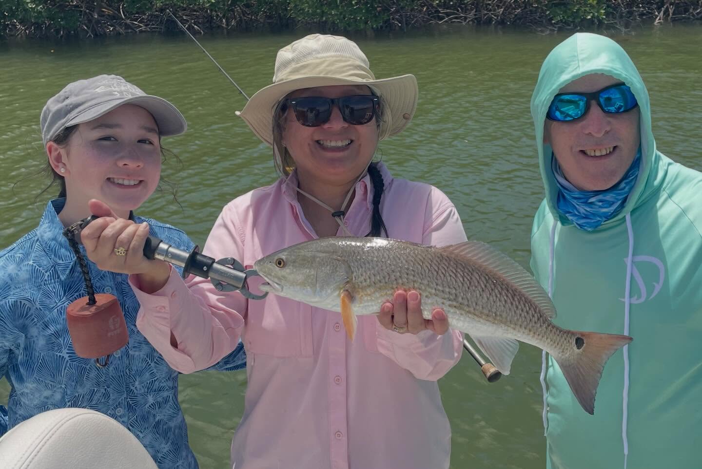 The Denn family and I first fished together in 2018, and now we can back together! What a great group and trip we had- catching a #backcountryslam a two boat limit of Redfish, a #gatortrout just to point out the highlights! We were on fish at every stop 🙏 Call me to enjoy great weather and fishing! 📲305-778-5342 #irtreels #cajuncustomrods #fourhorsemencorks